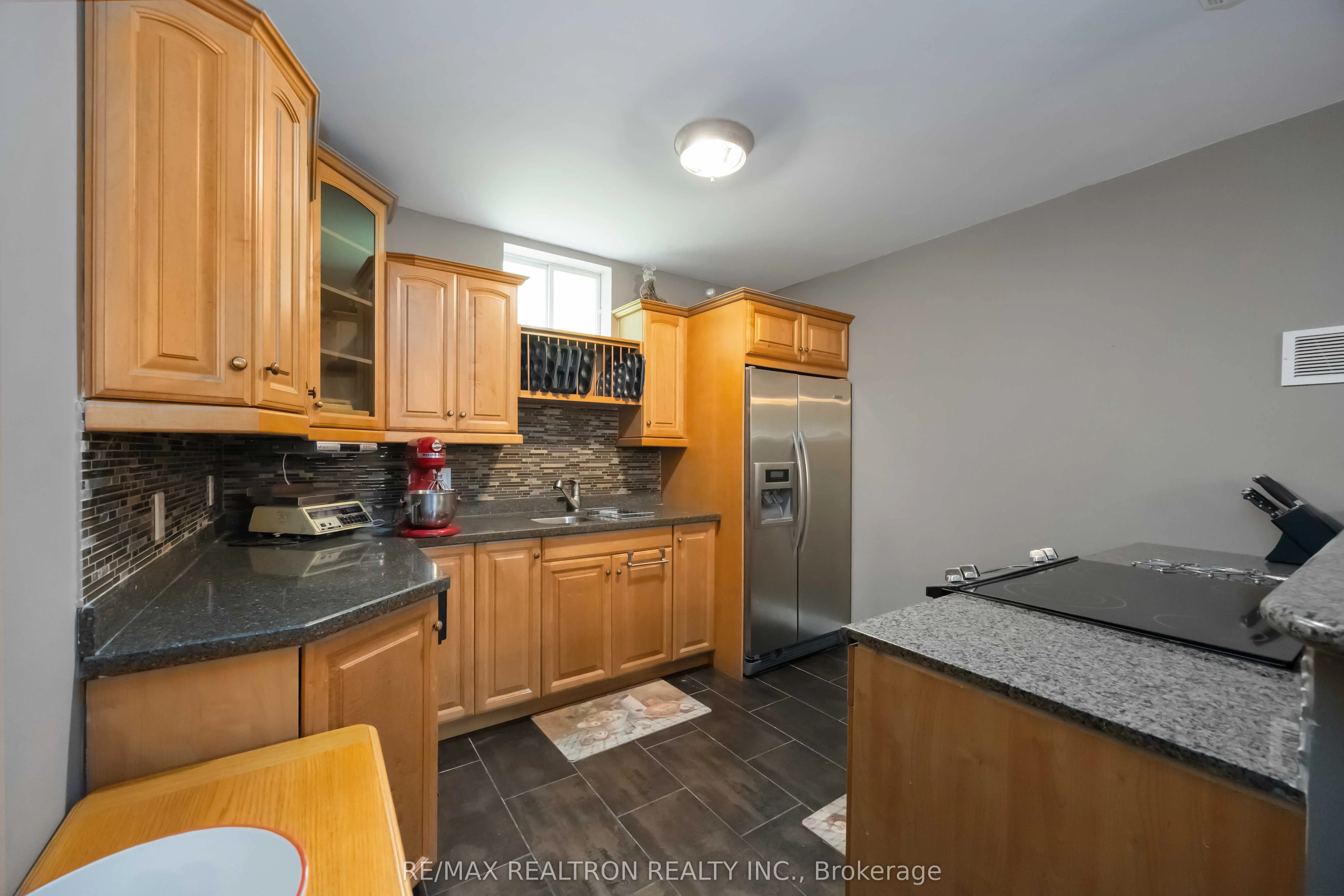 6 Amberglen Court