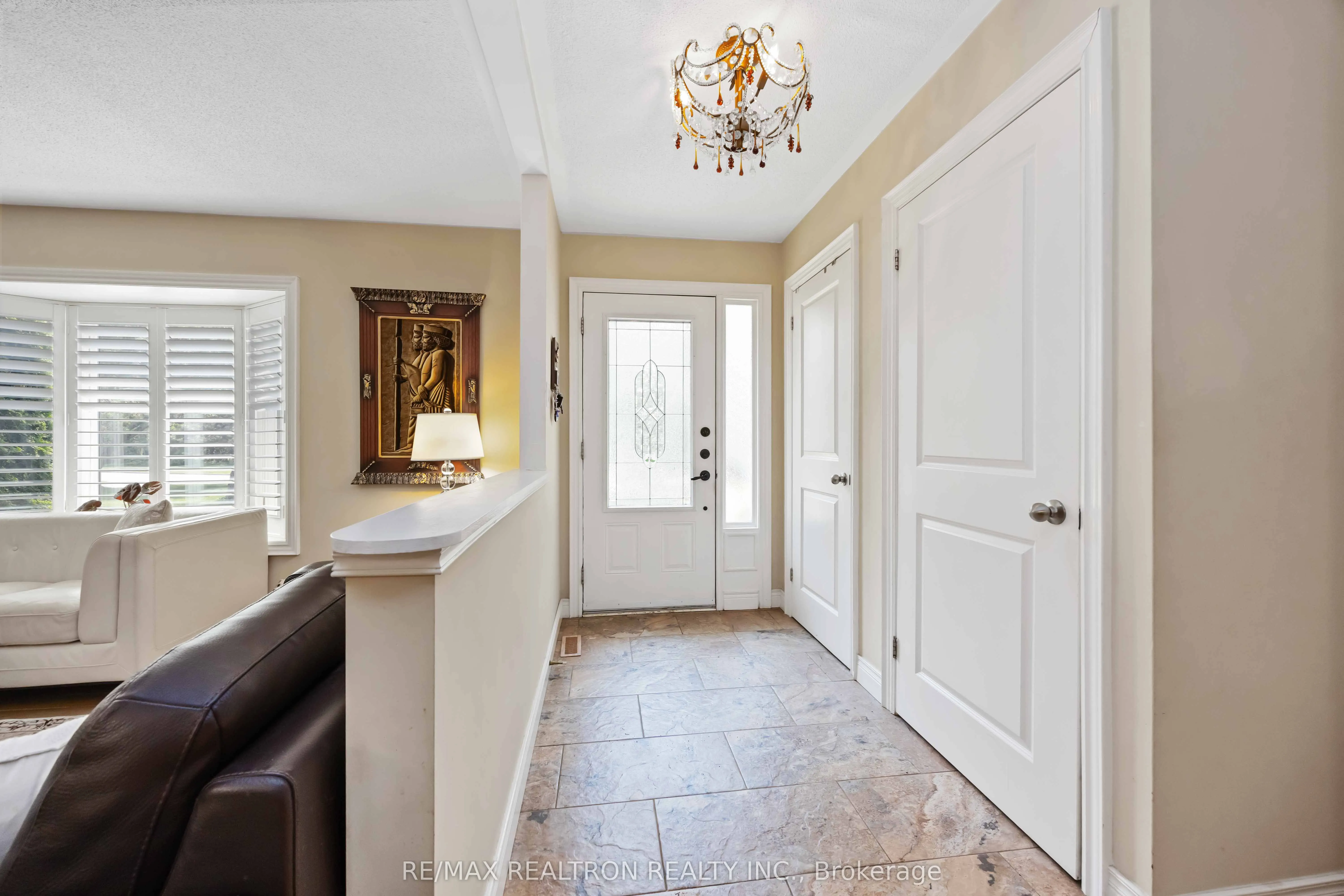 6 Amberglen Court