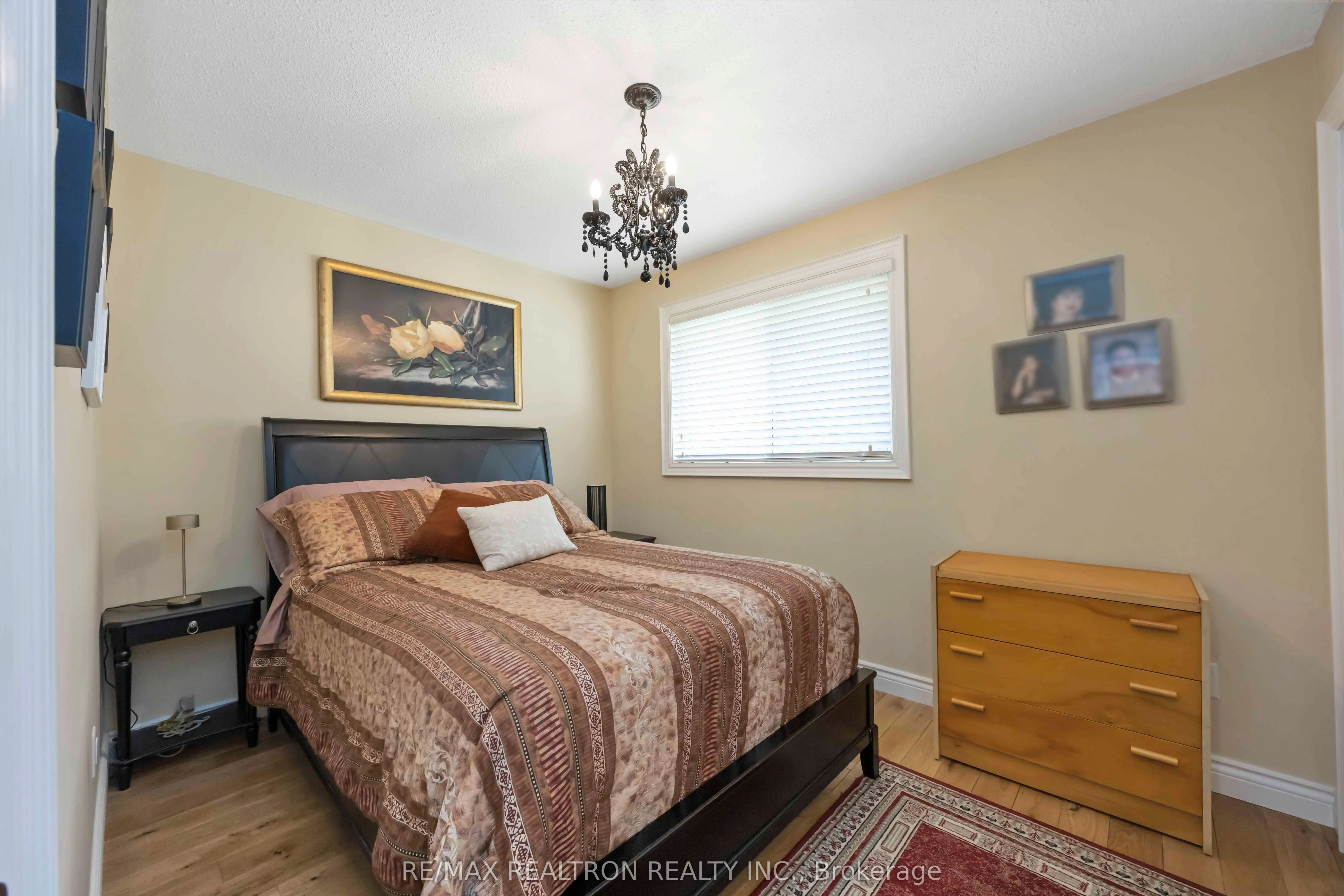 6 Amberglen Court
