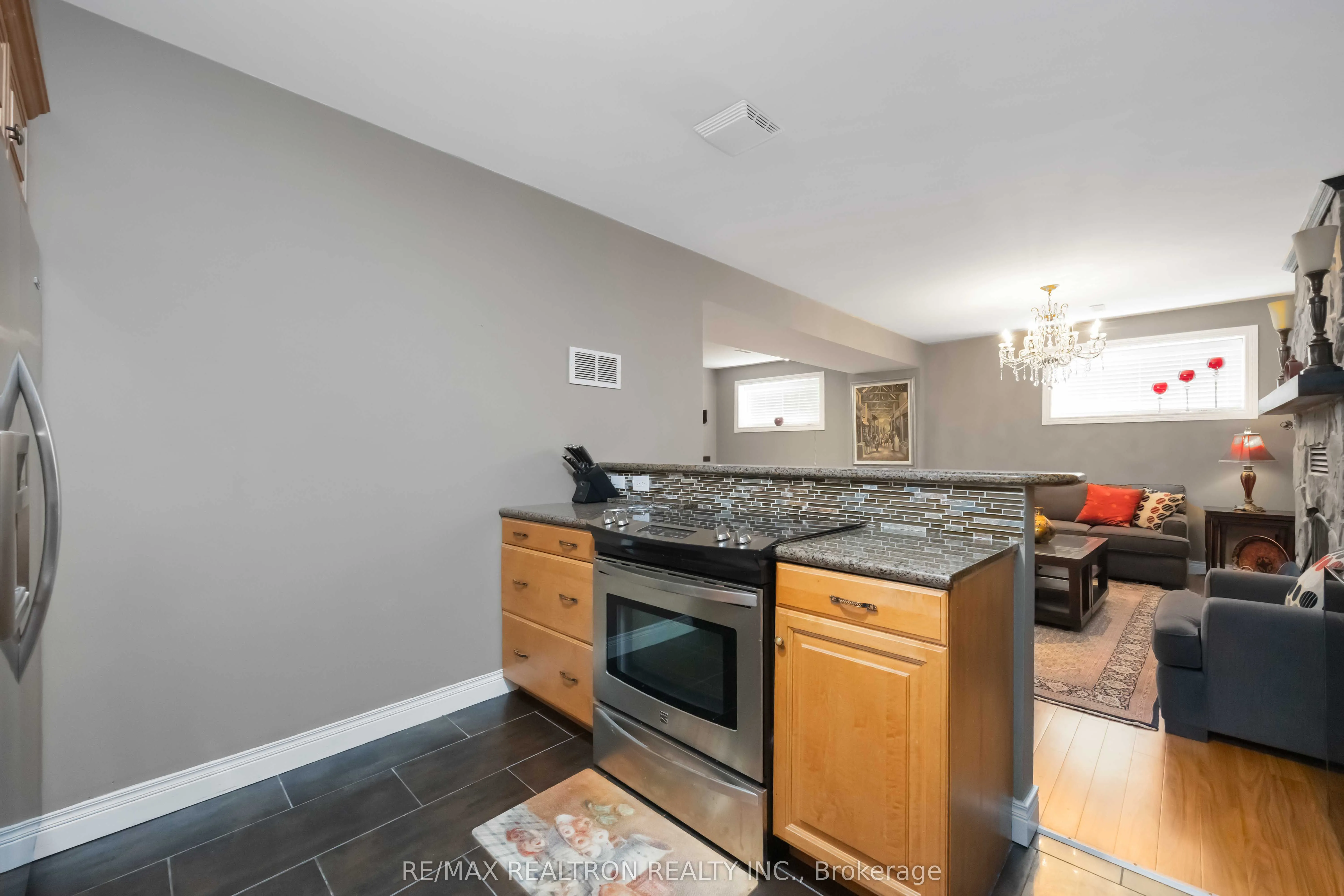 6 Amberglen Court