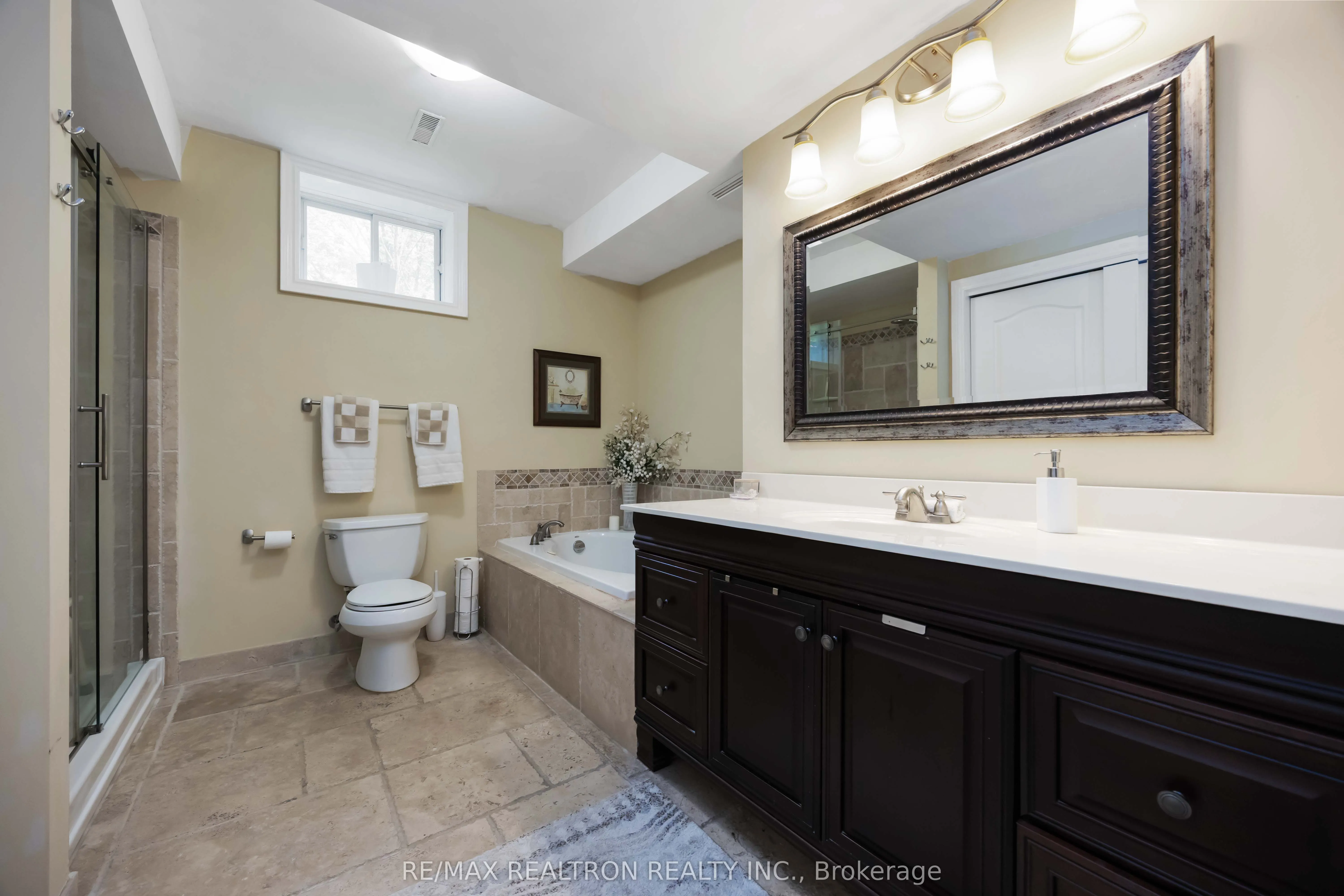 6 Amberglen Court