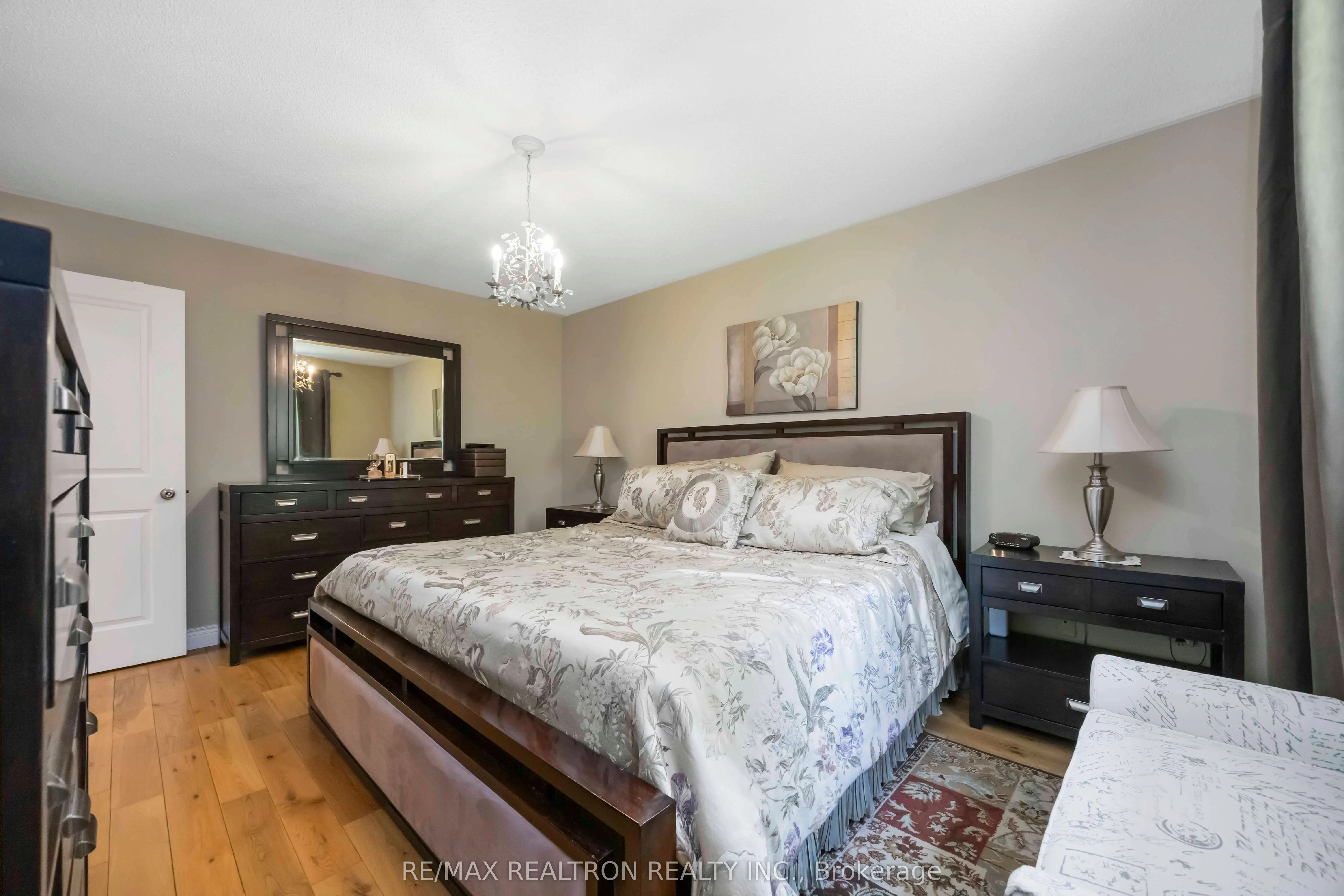 6 Amberglen Court