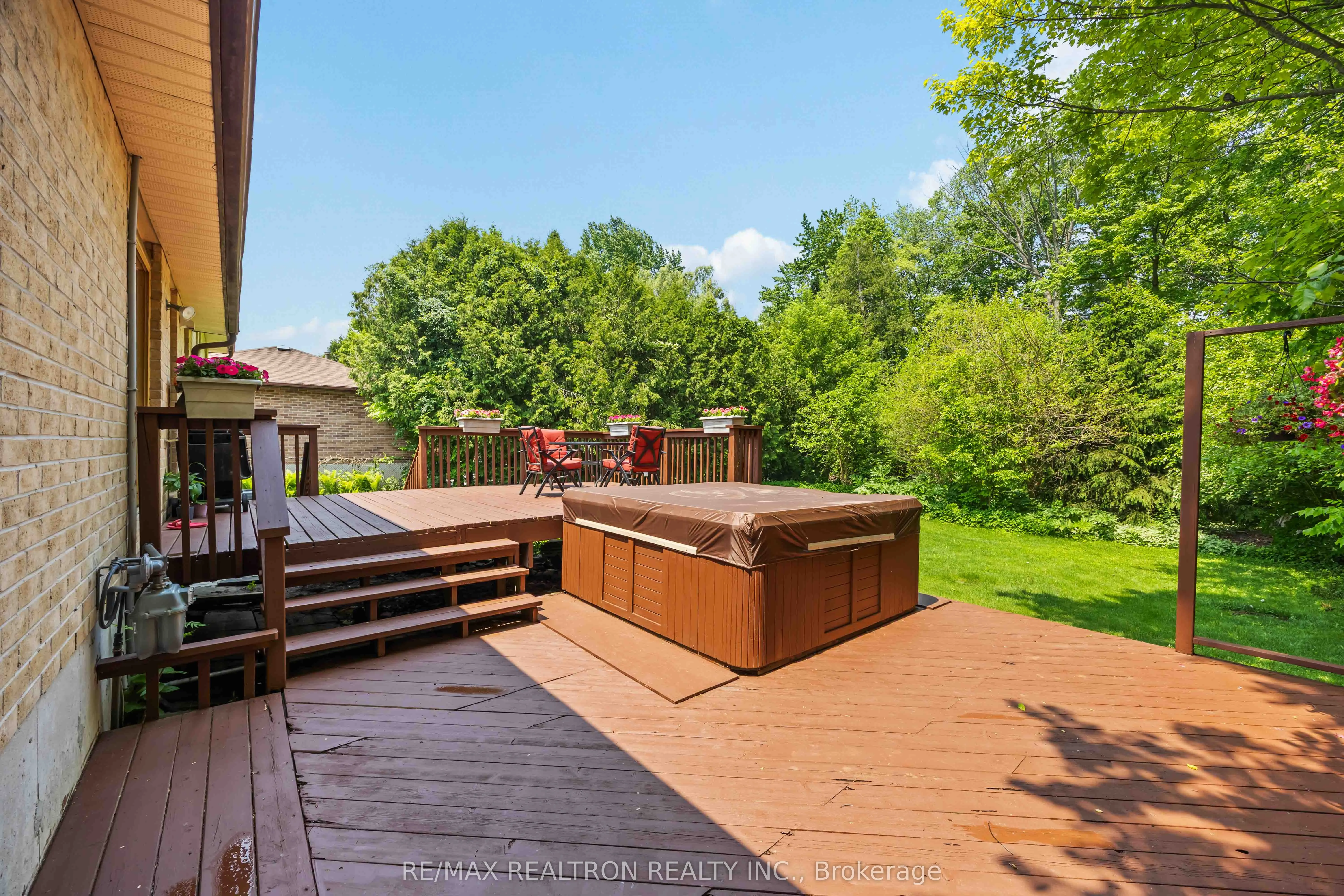 6 Amberglen Court