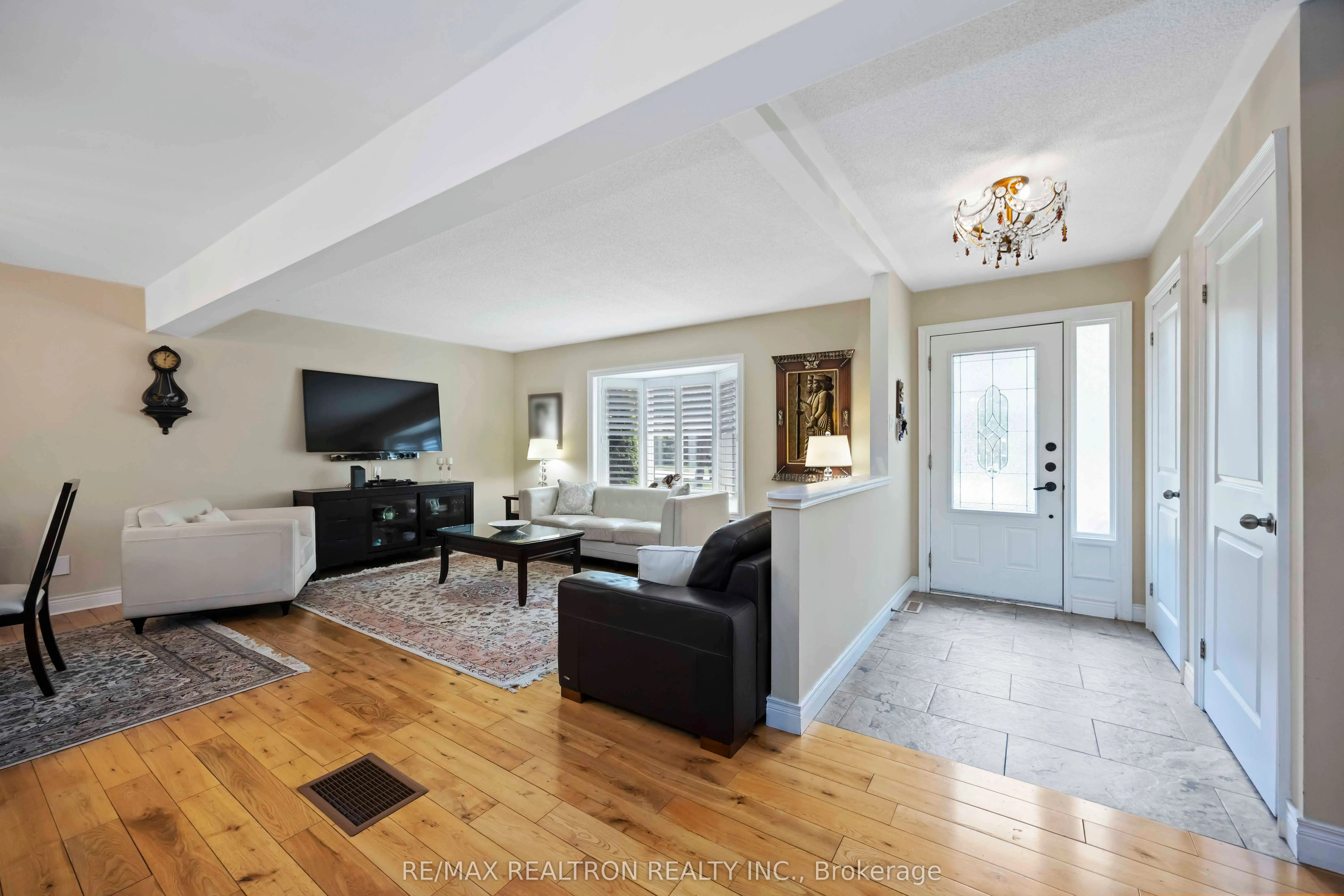 6 Amberglen Court