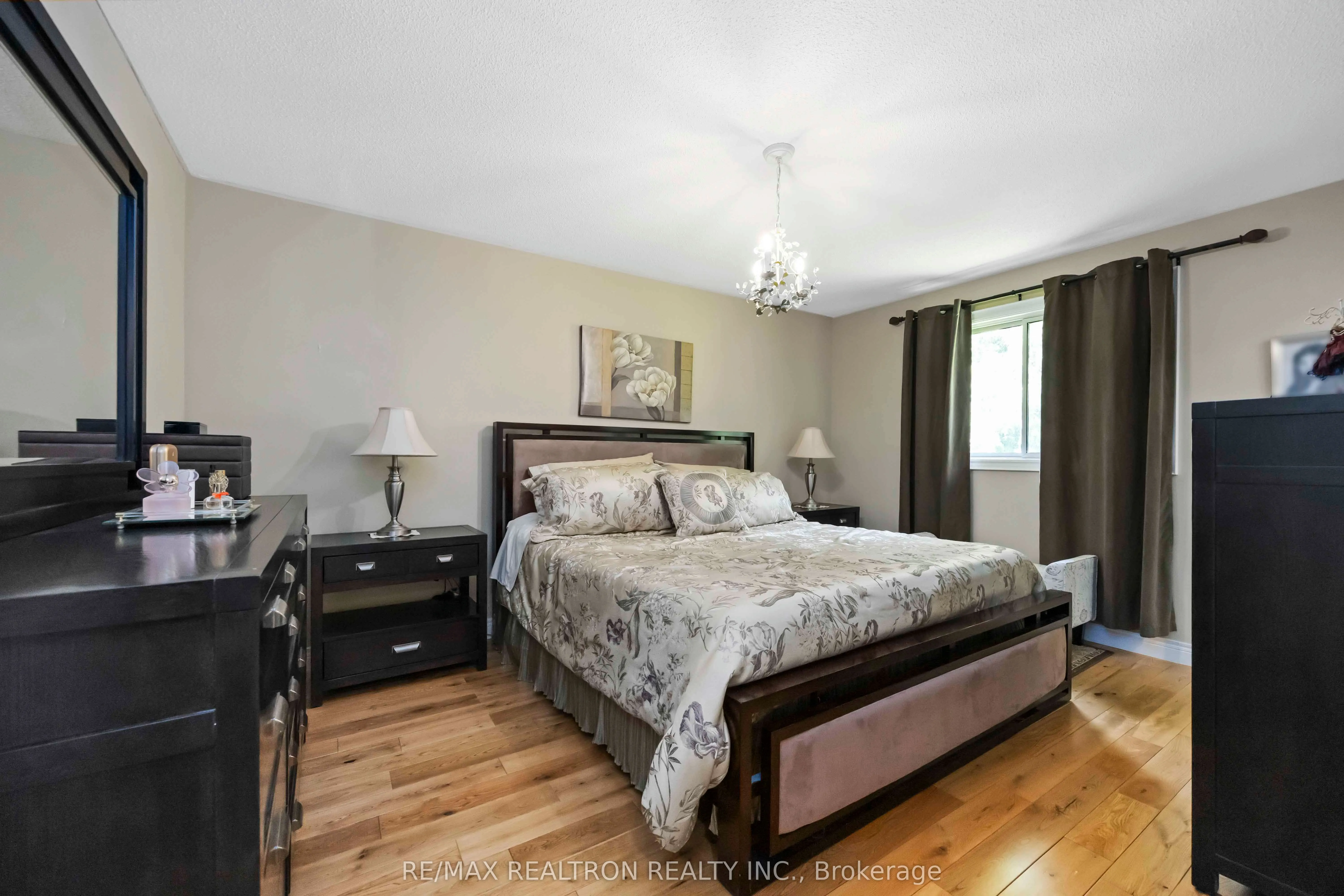 6 Amberglen Court