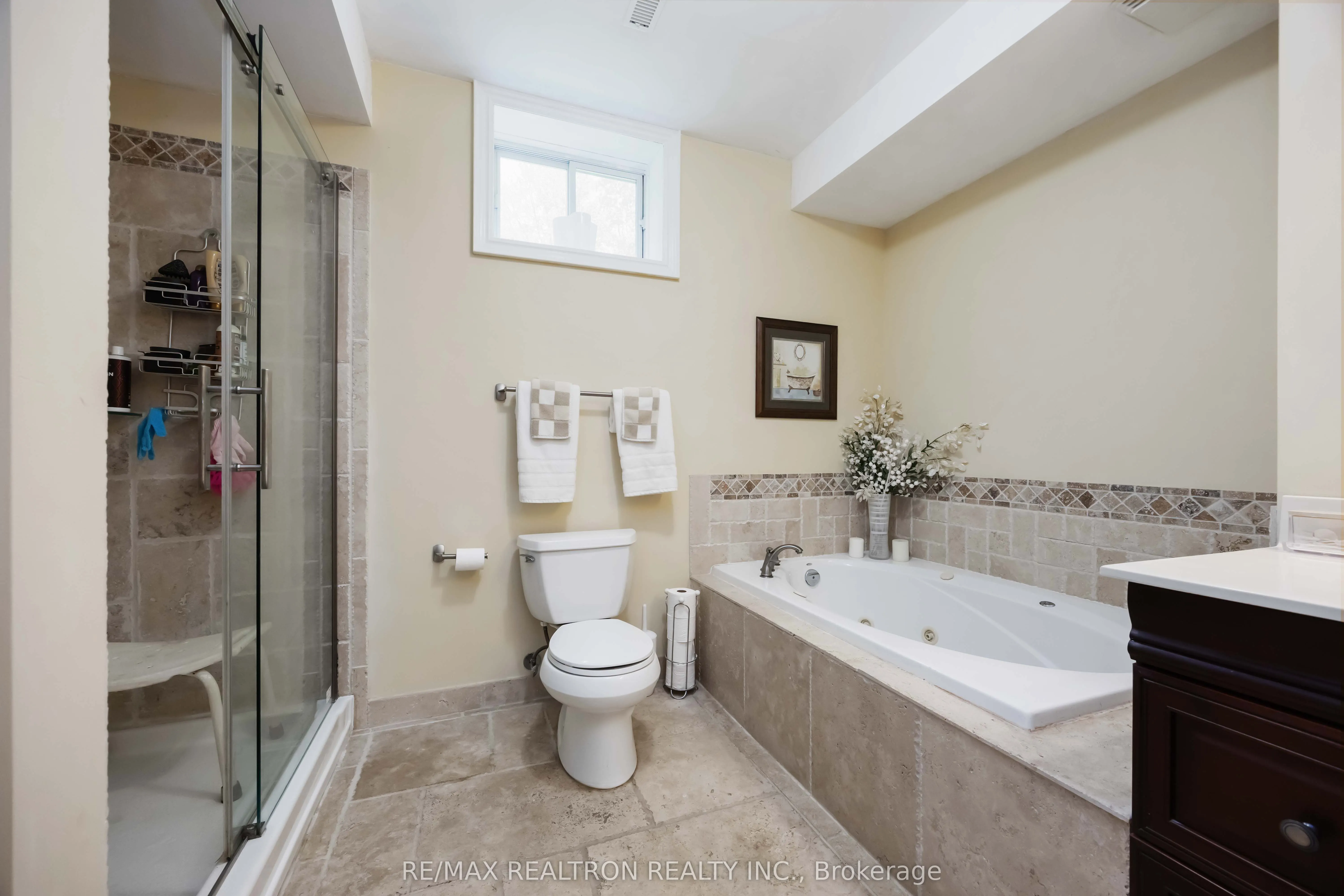 6 Amberglen Court