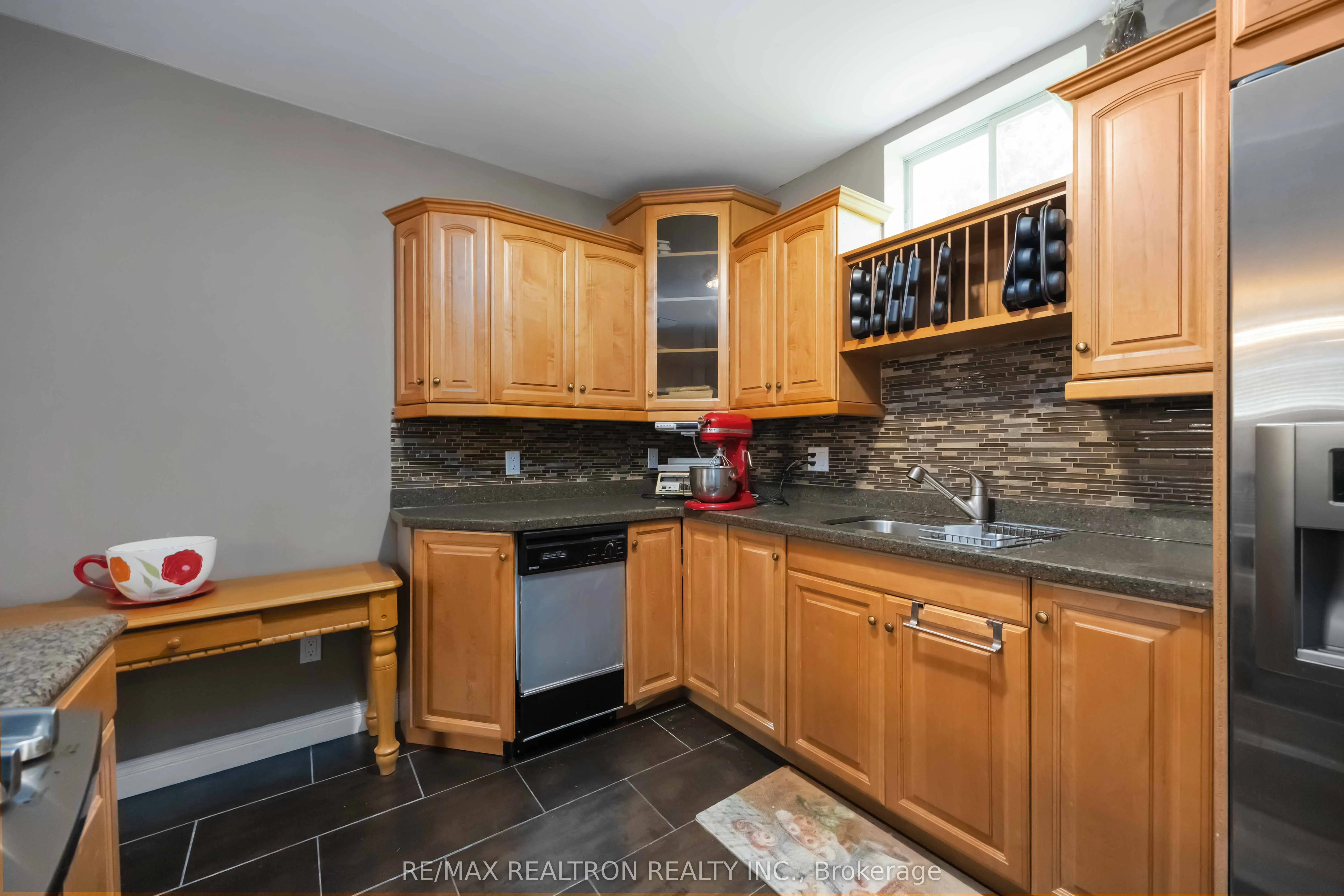 6 Amberglen Court