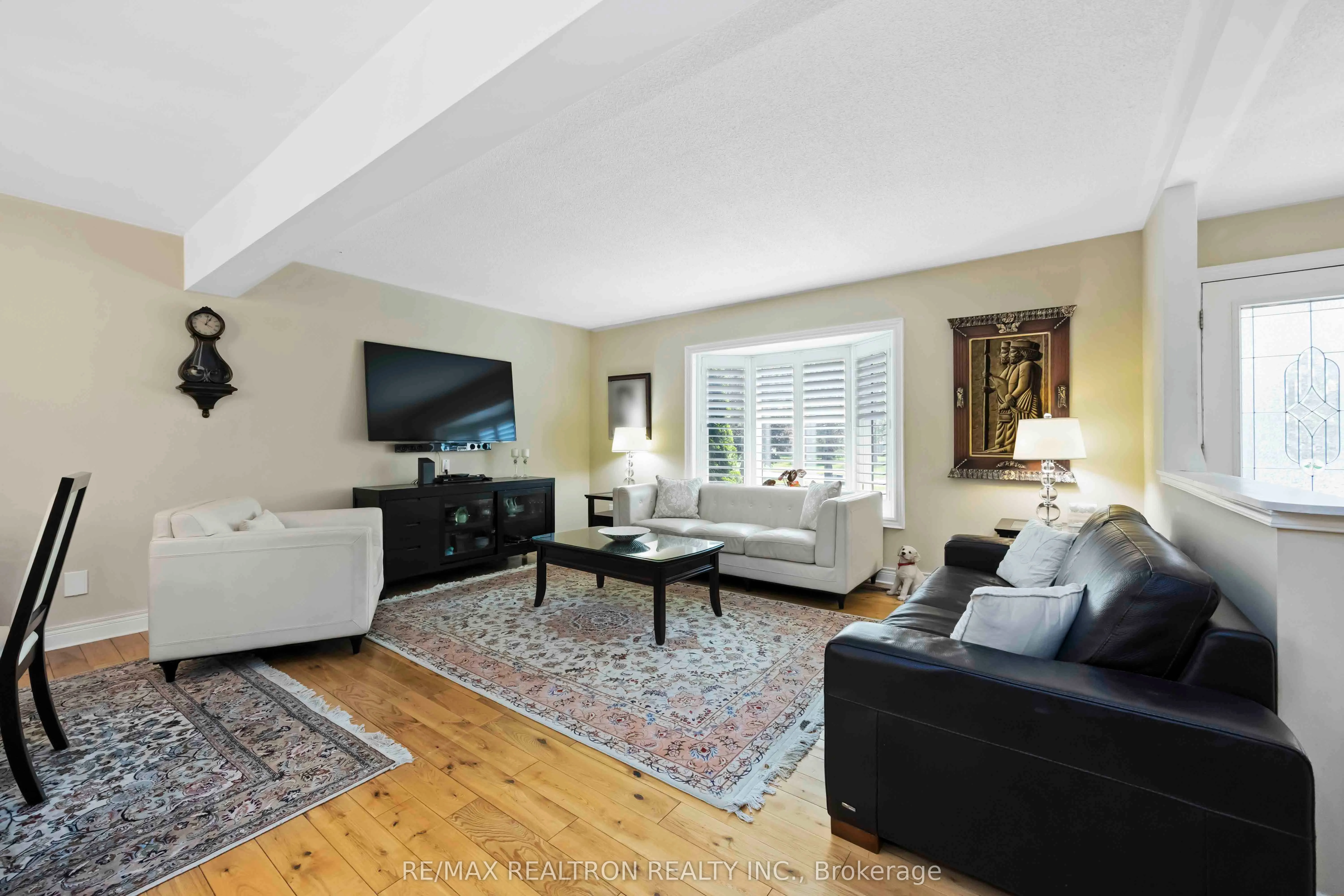 6 Amberglen Court
