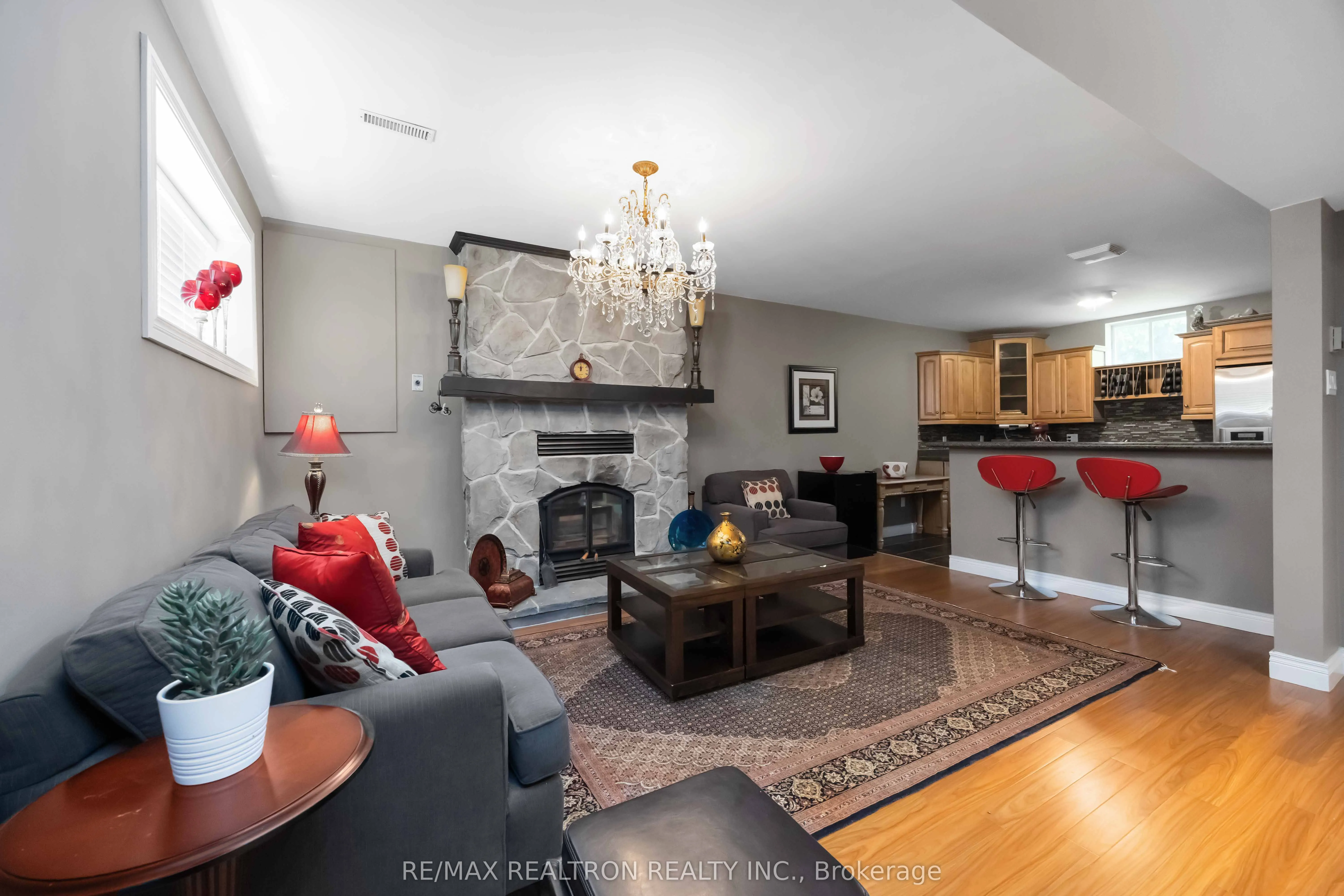 6 Amberglen Court