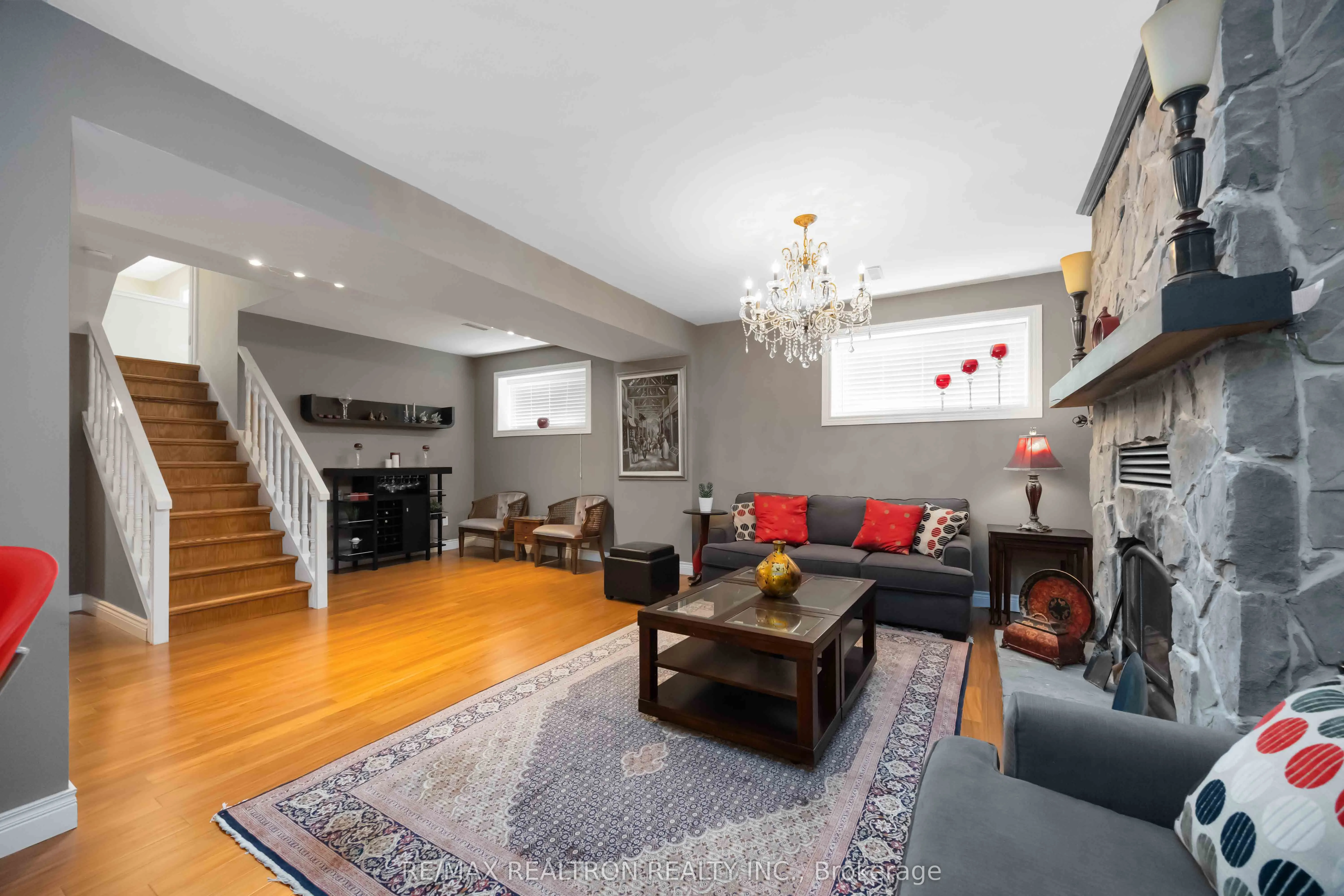 6 Amberglen Court
