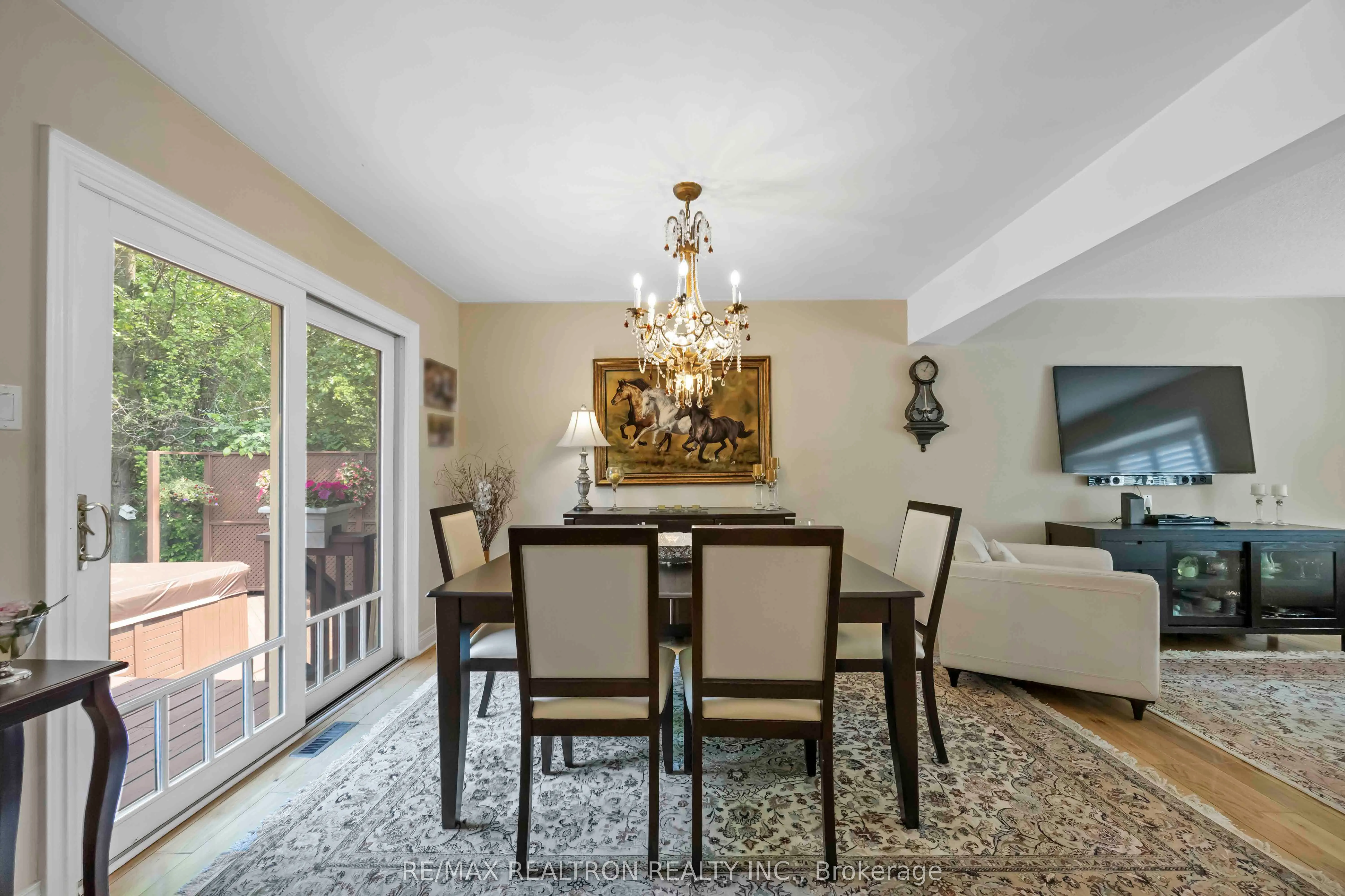 6 Amberglen Court