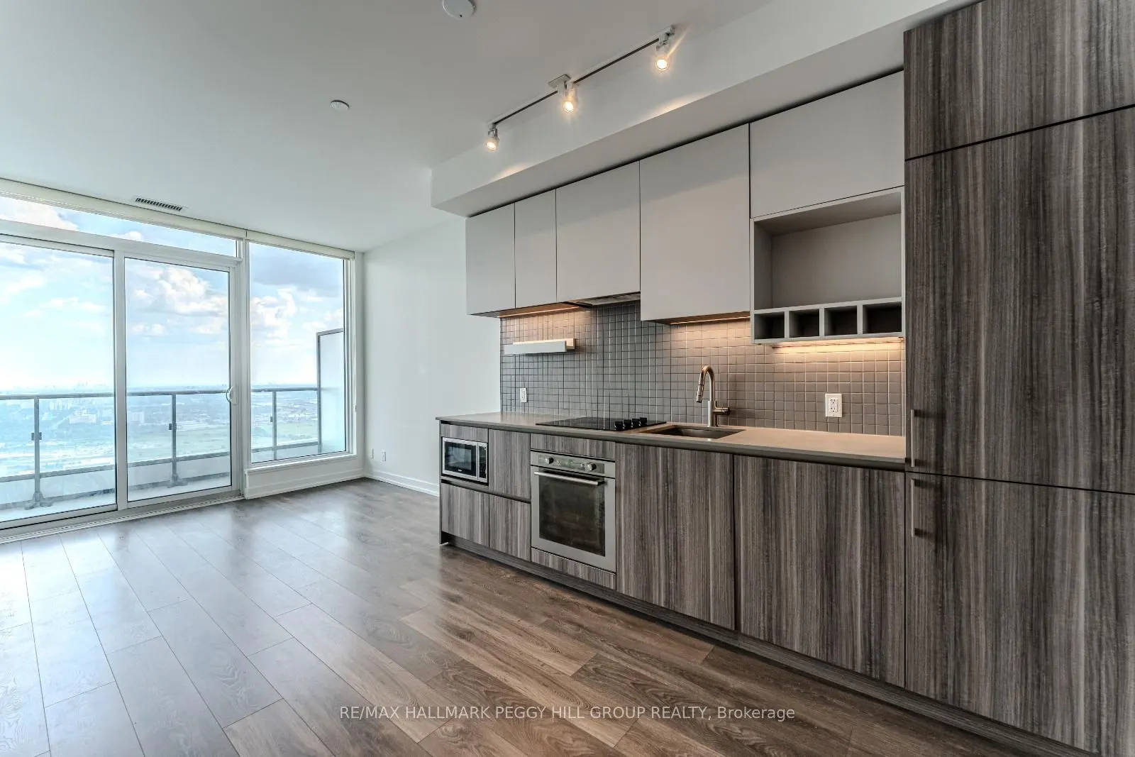 5 Buttermill Avenue, #PH05