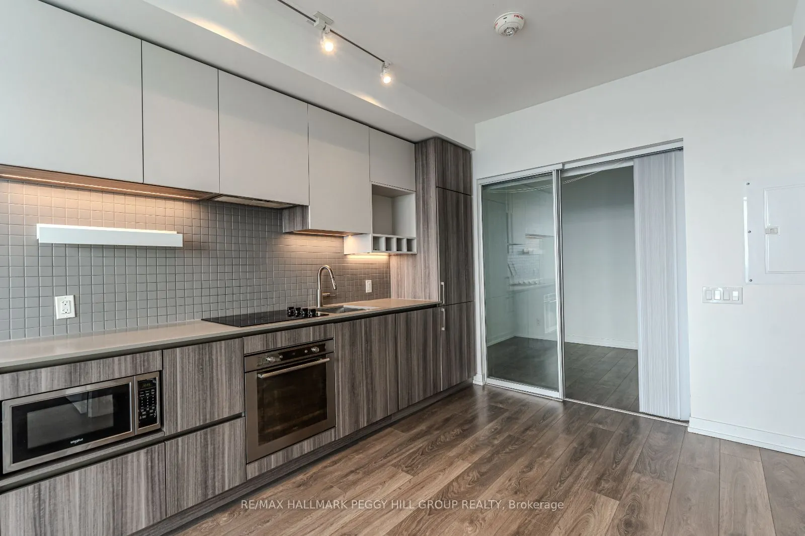 5 Buttermill Avenue, #PH05