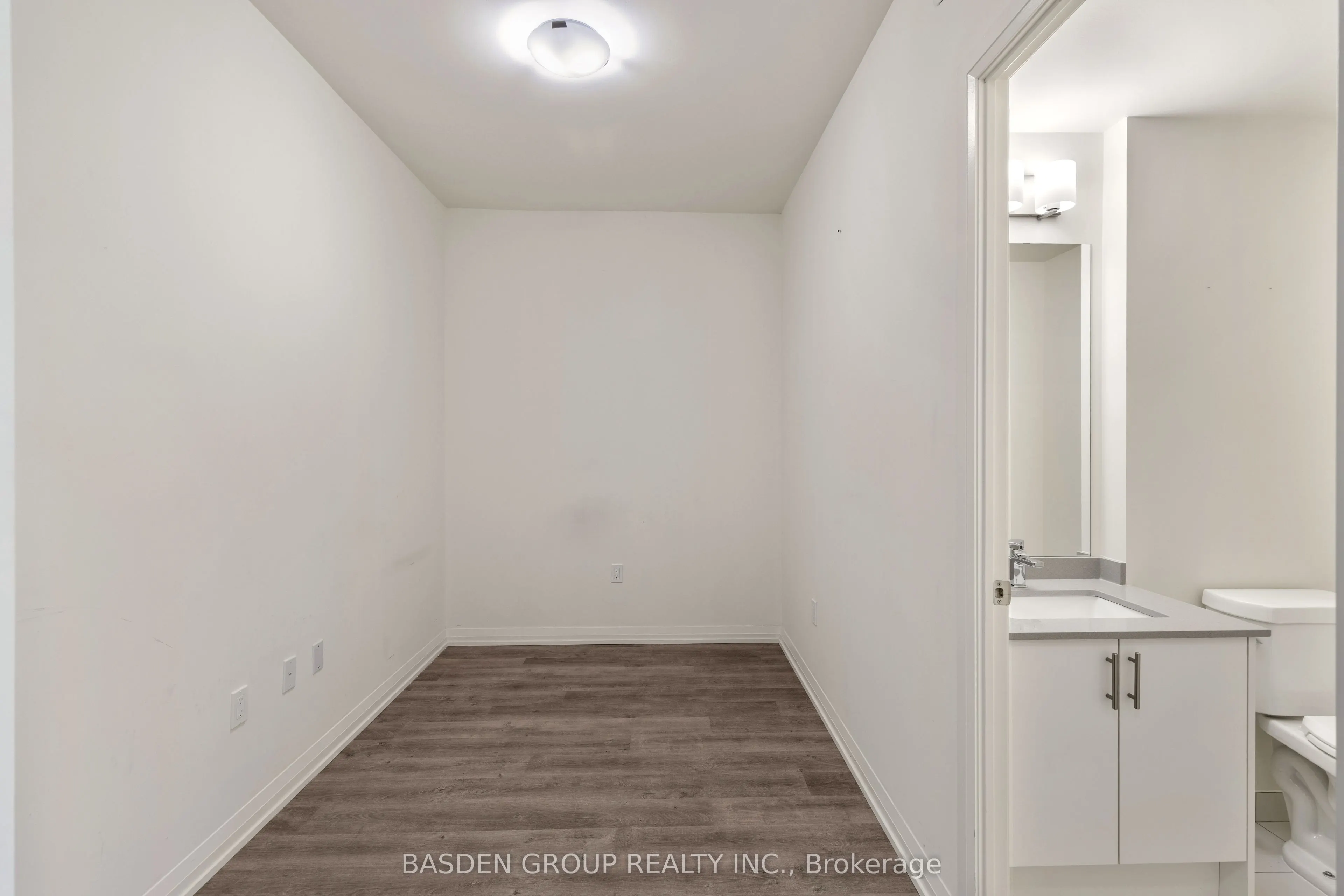 9000 Jane Street, #814