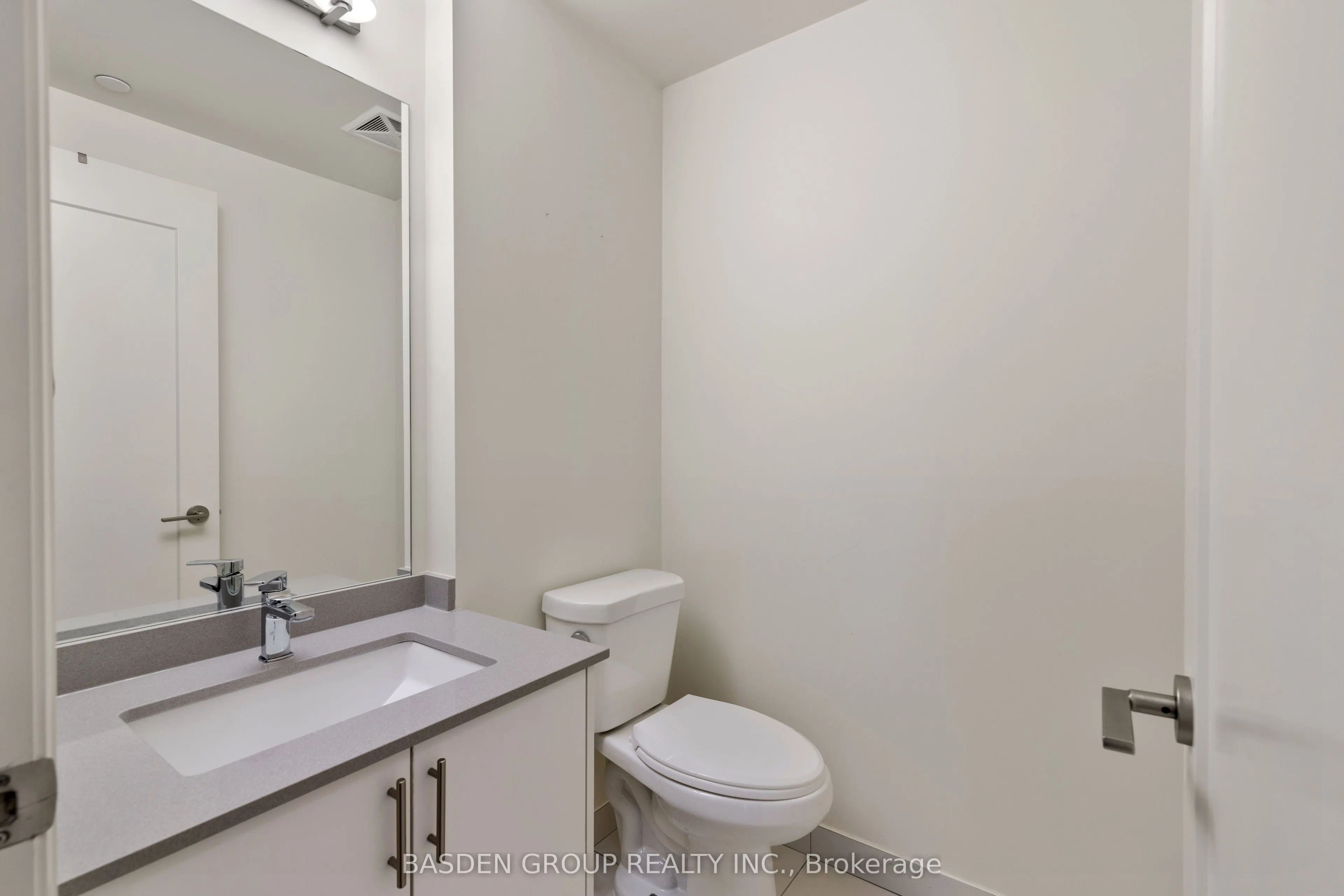9000 Jane Street, #814