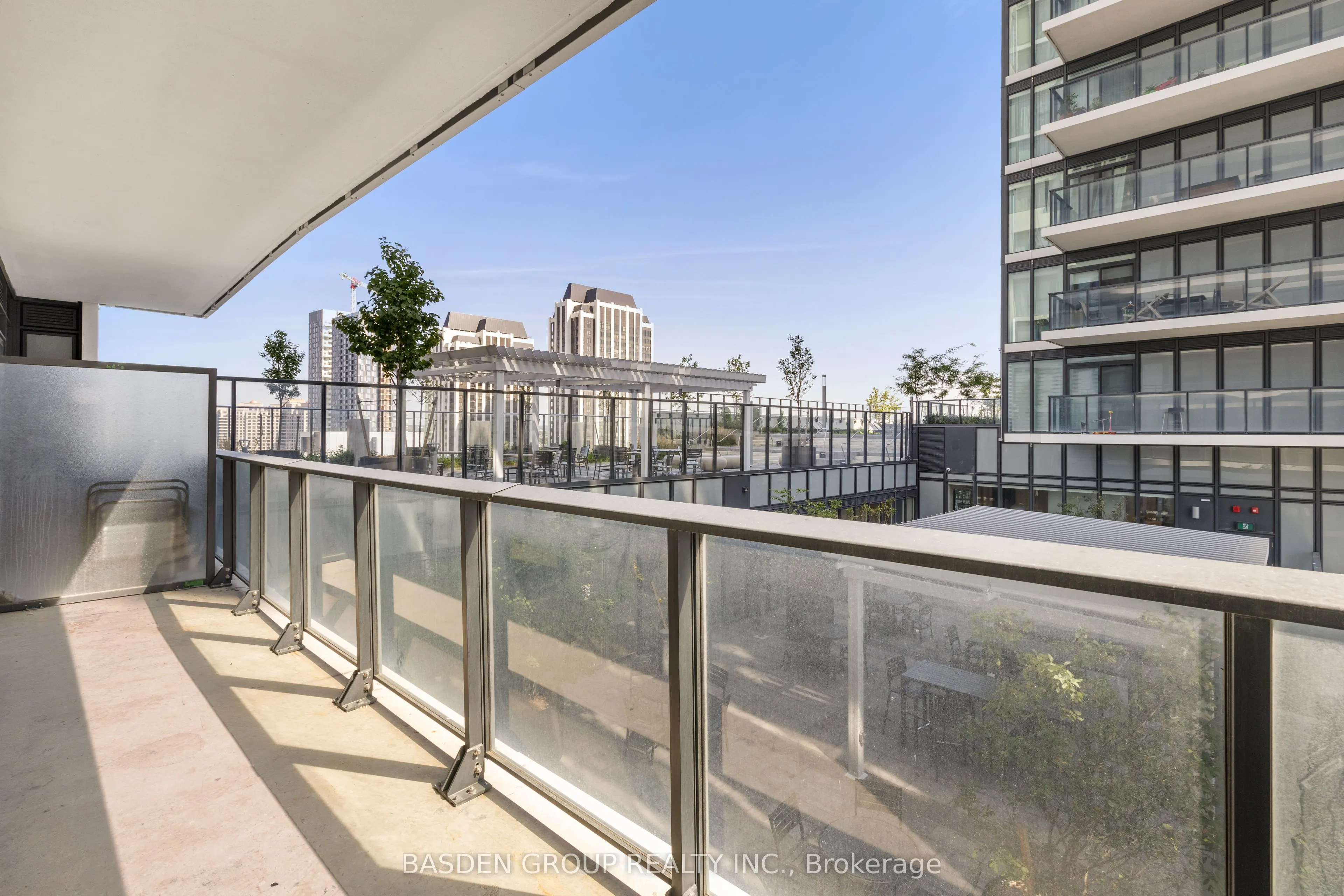 9000 Jane Street, #814