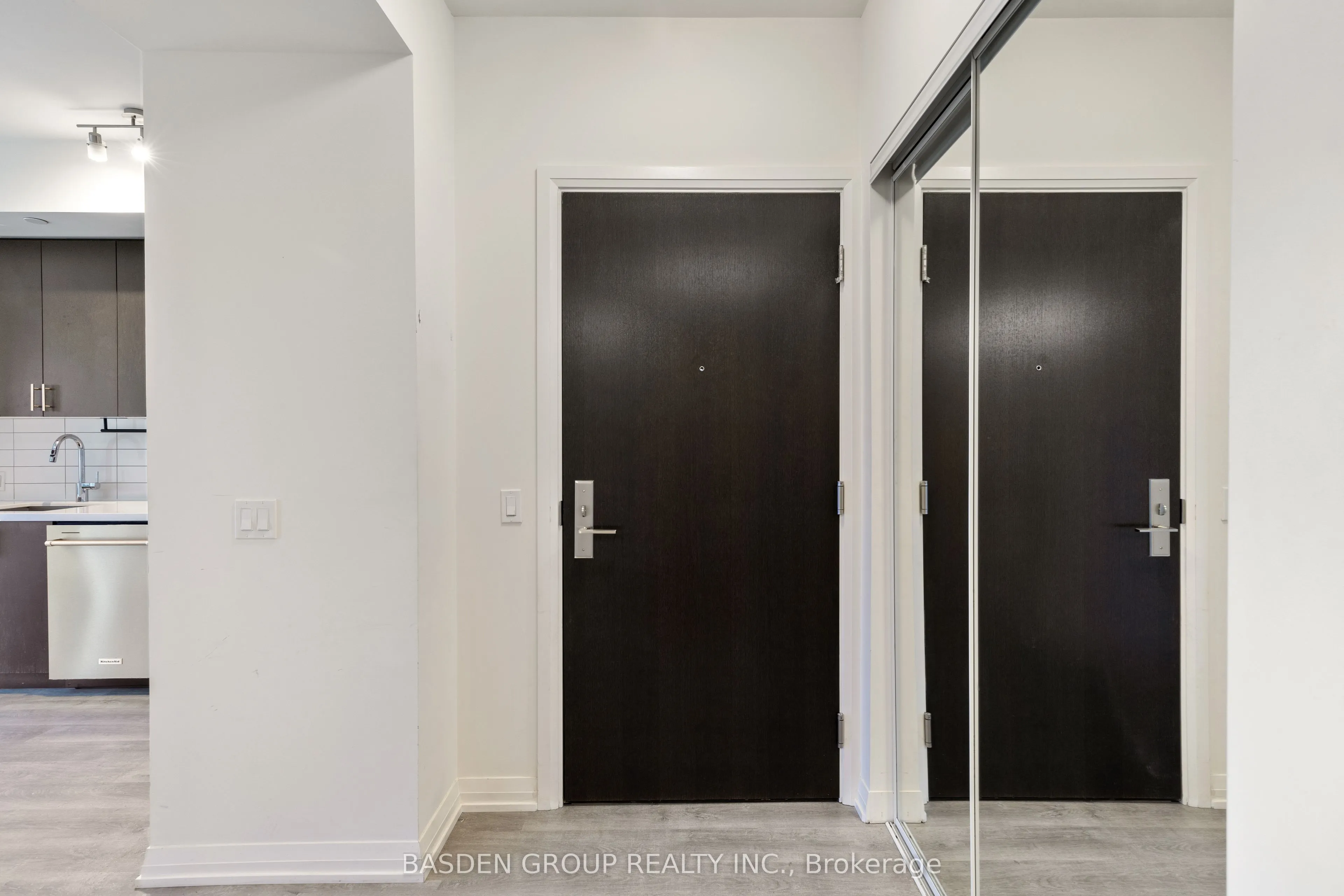 9000 Jane Street, #814