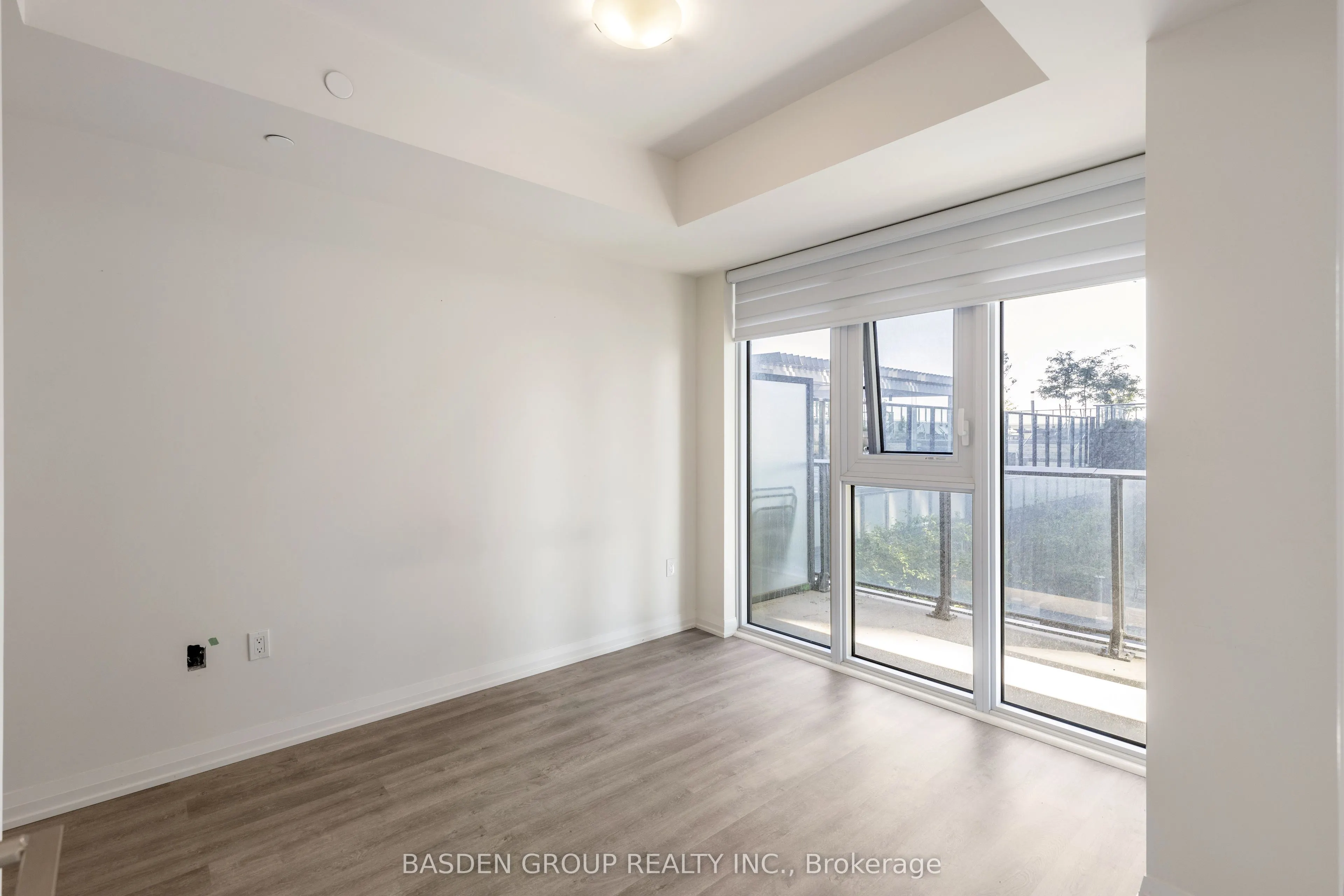 9000 Jane Street, #814