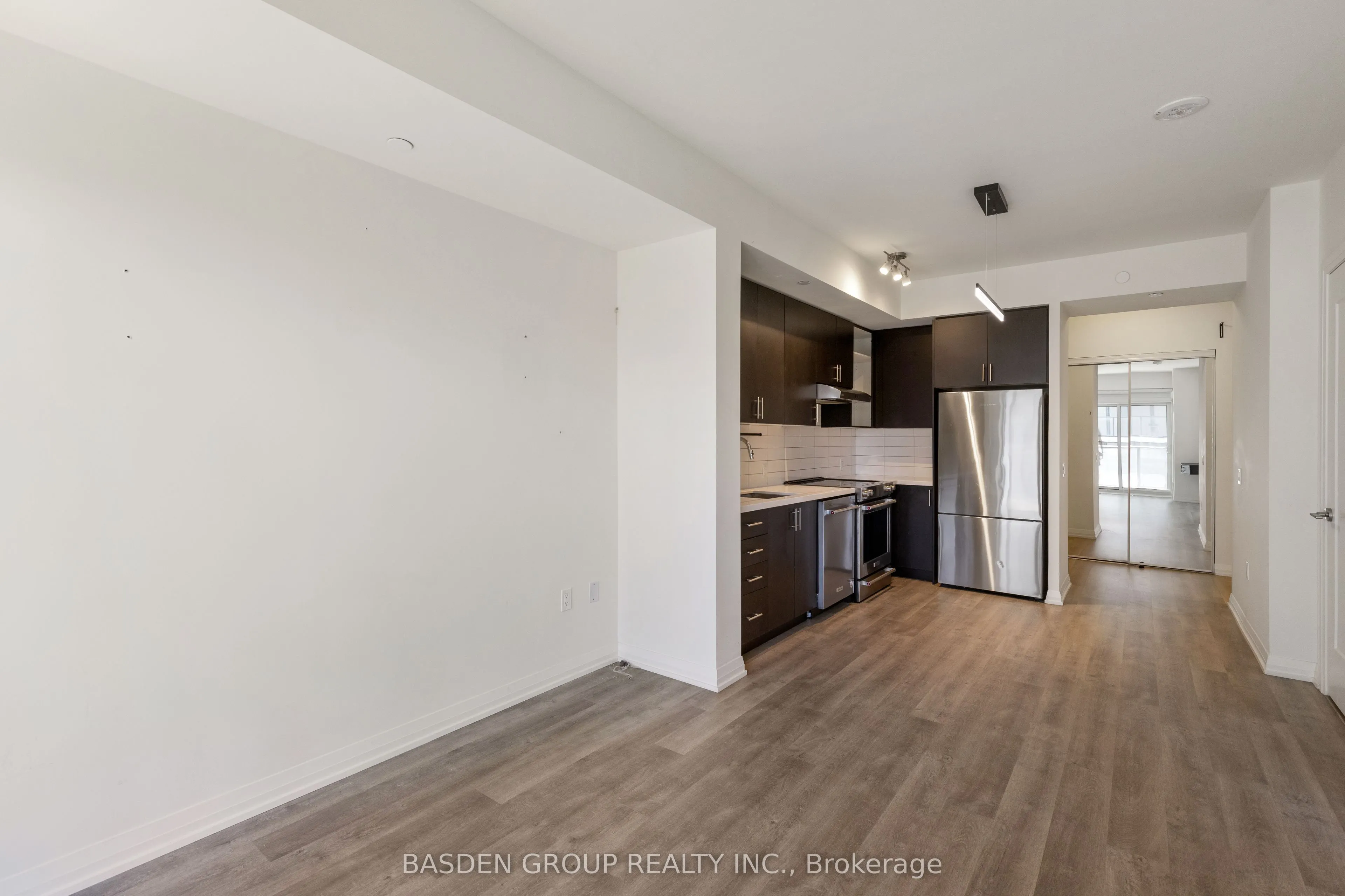 9000 Jane Street, #814