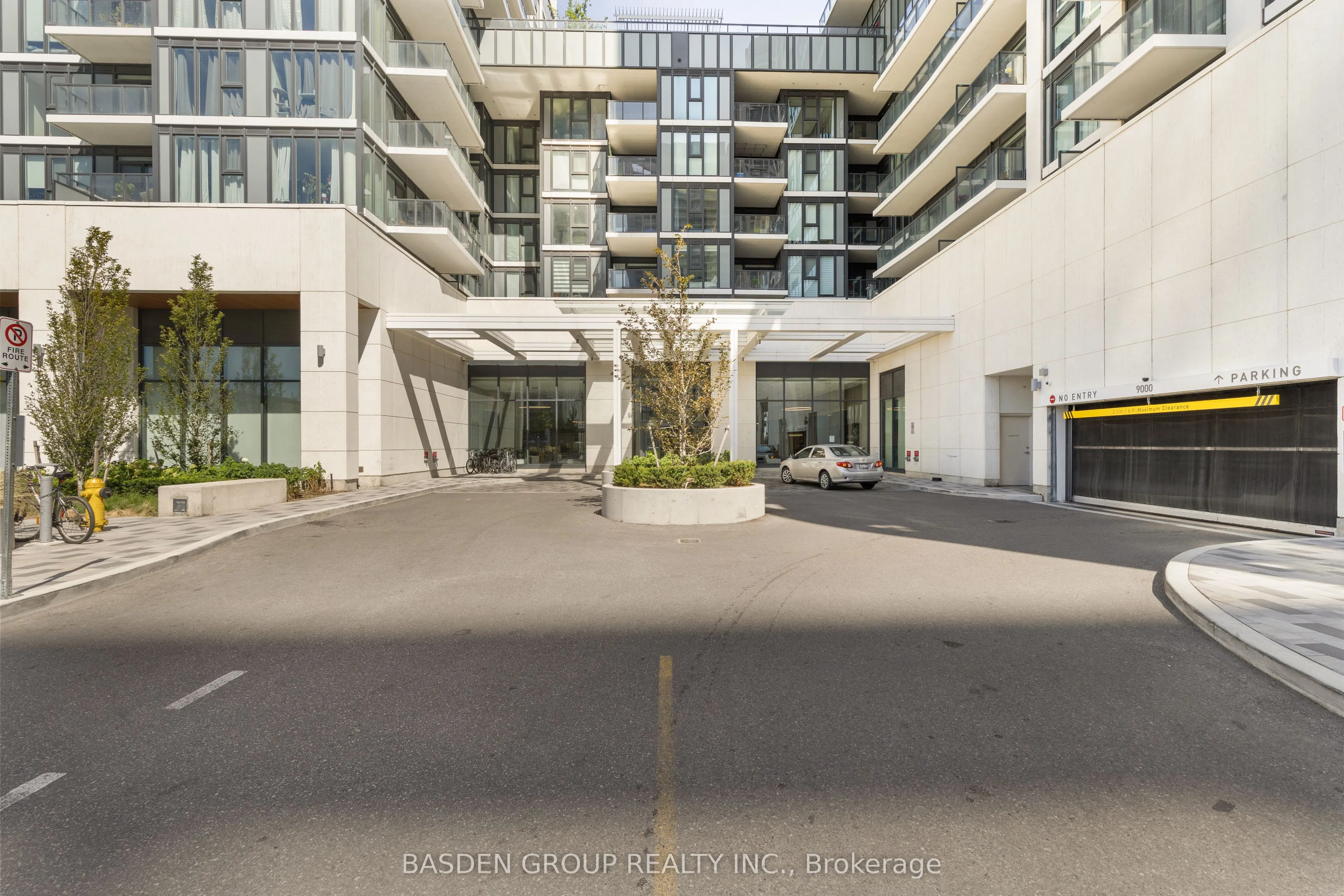 9000 Jane Street, #814
