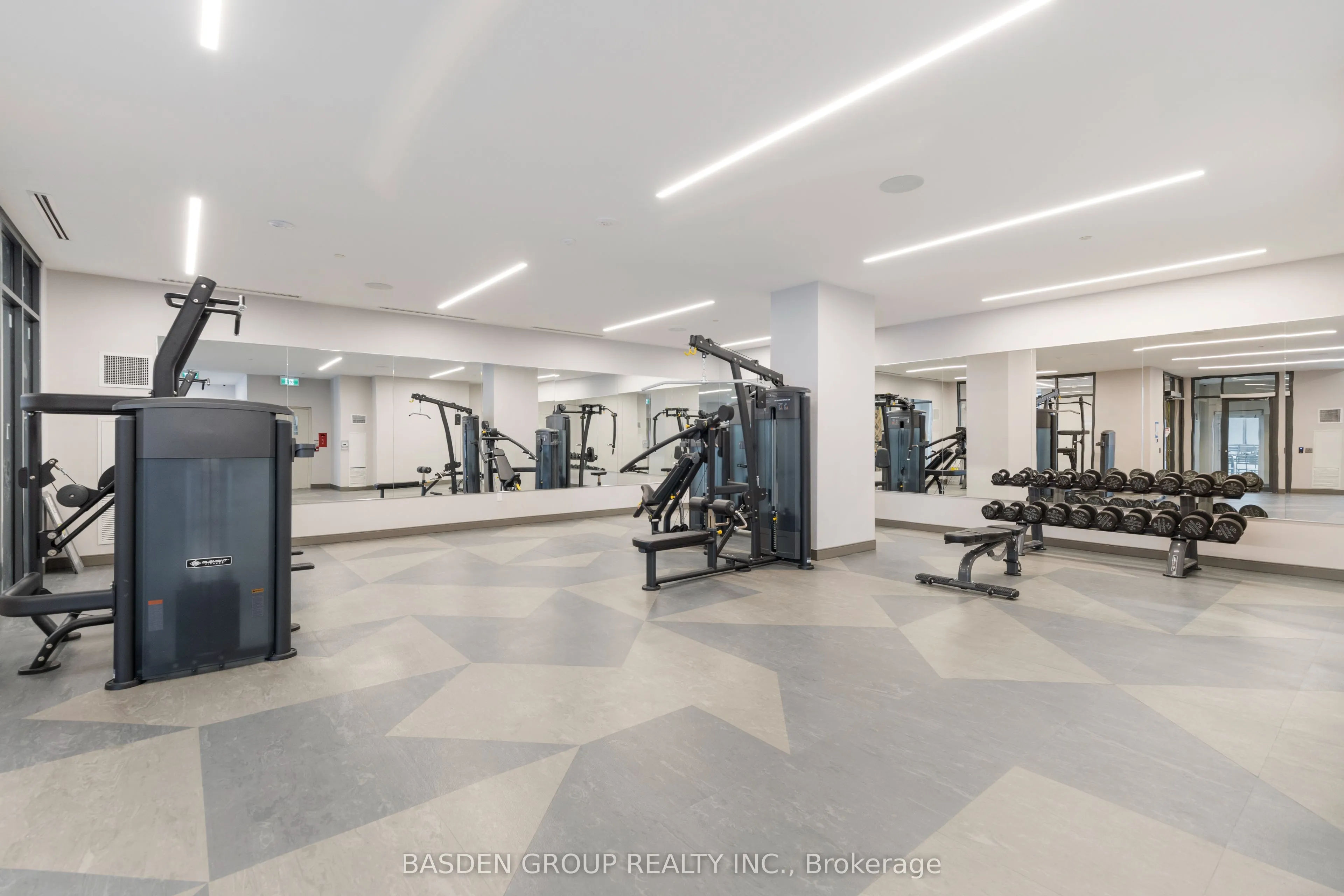 9000 Jane Street, #814