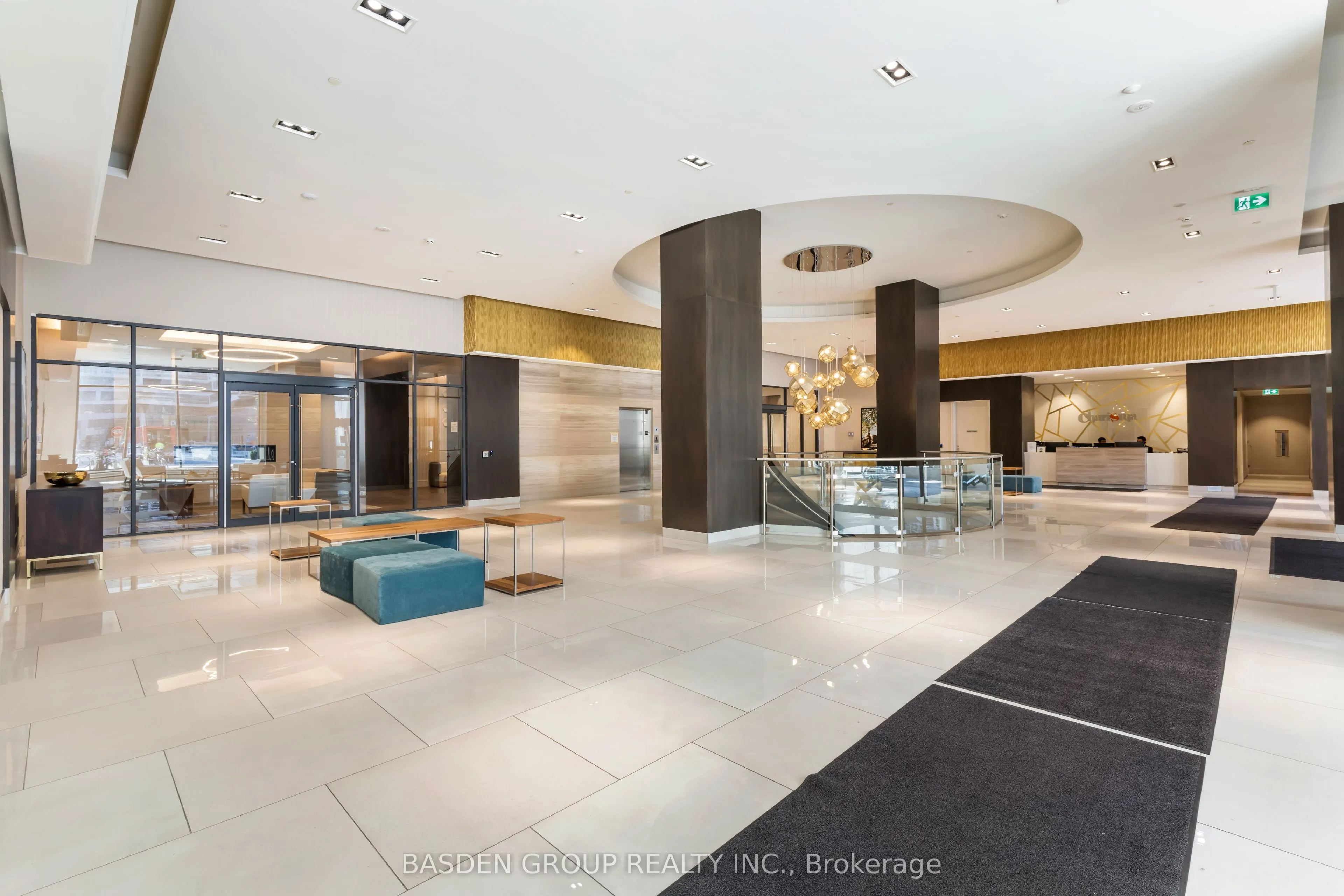 9000 Jane Street, #814