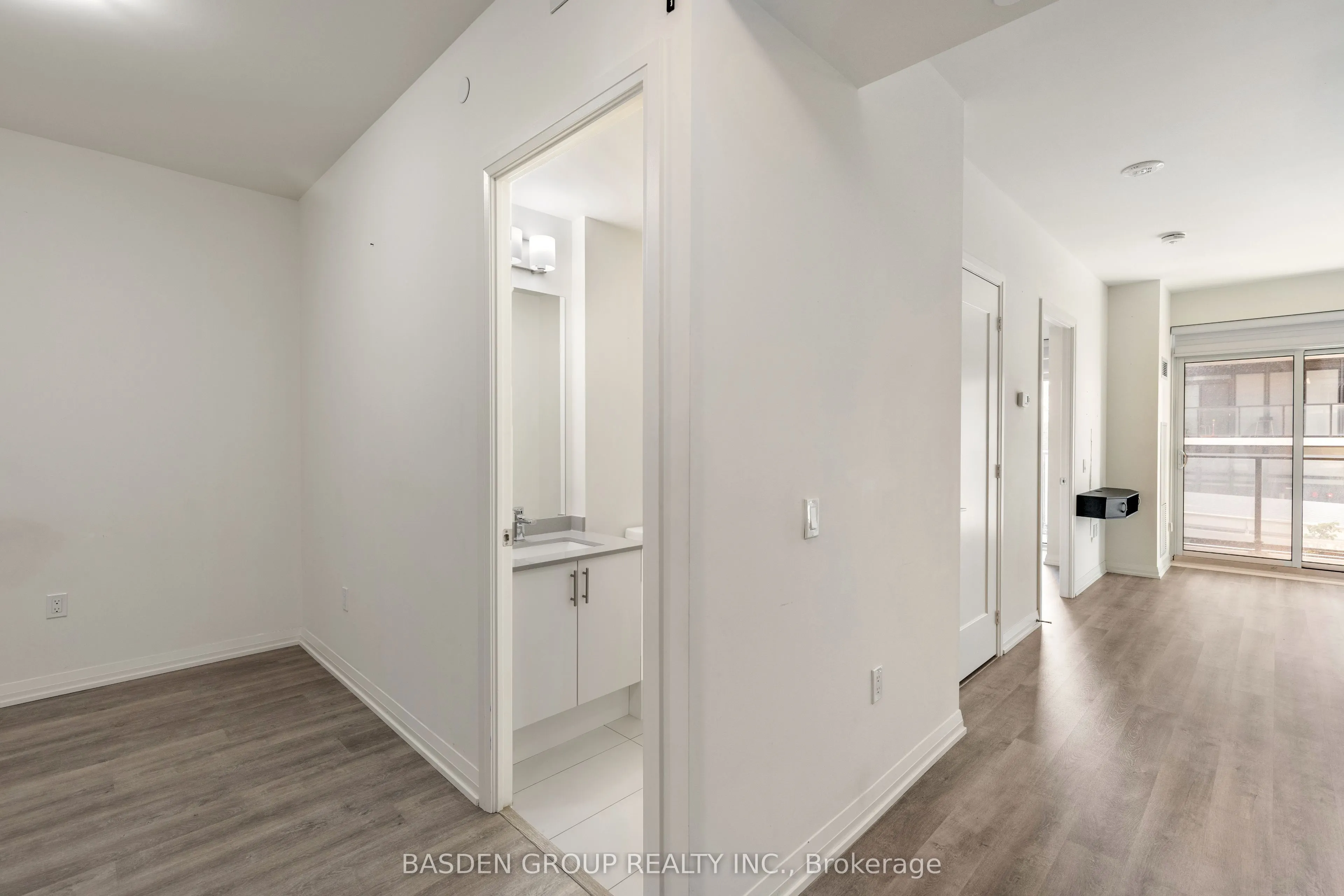 9000 Jane Street, #814