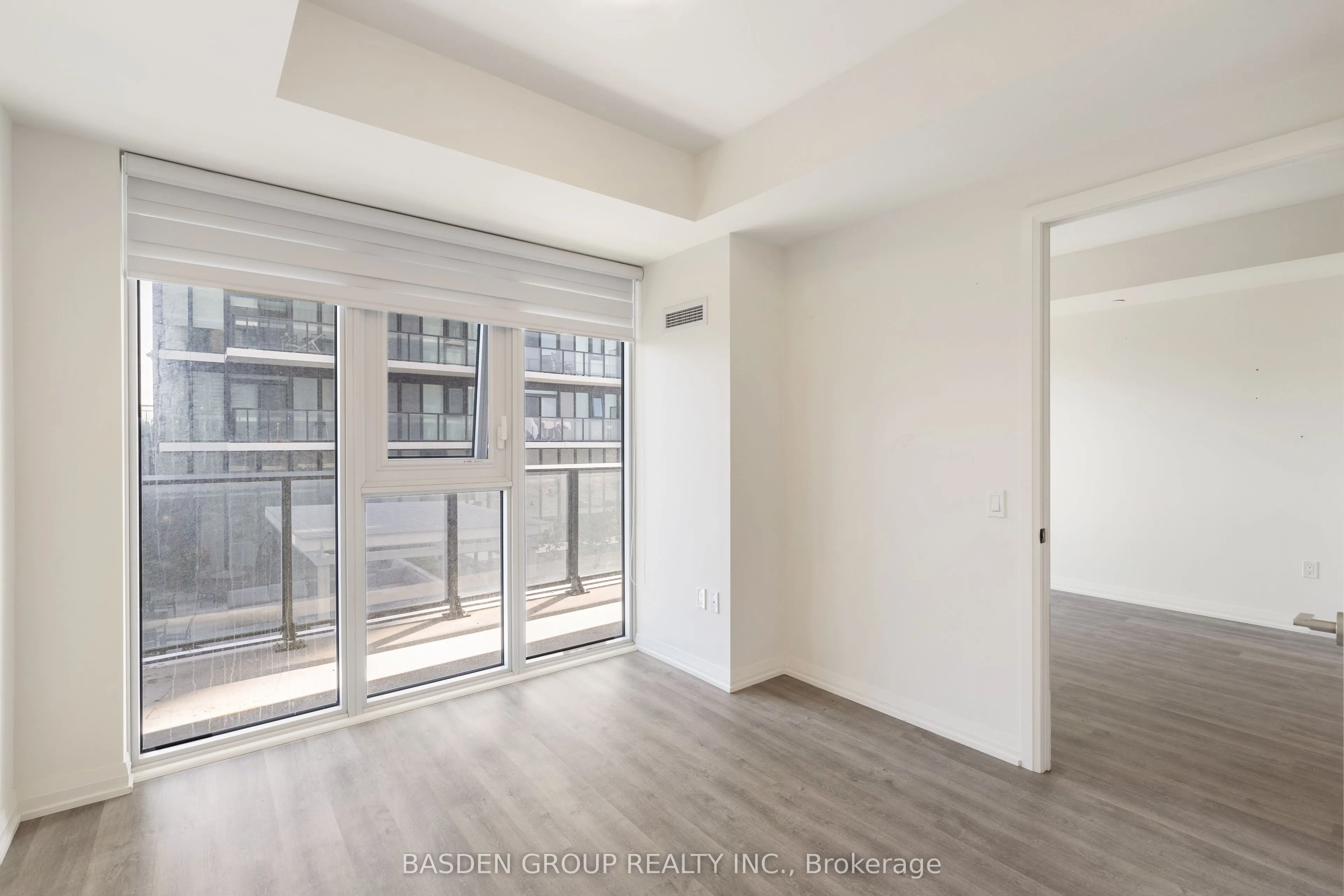 9000 Jane Street, #814