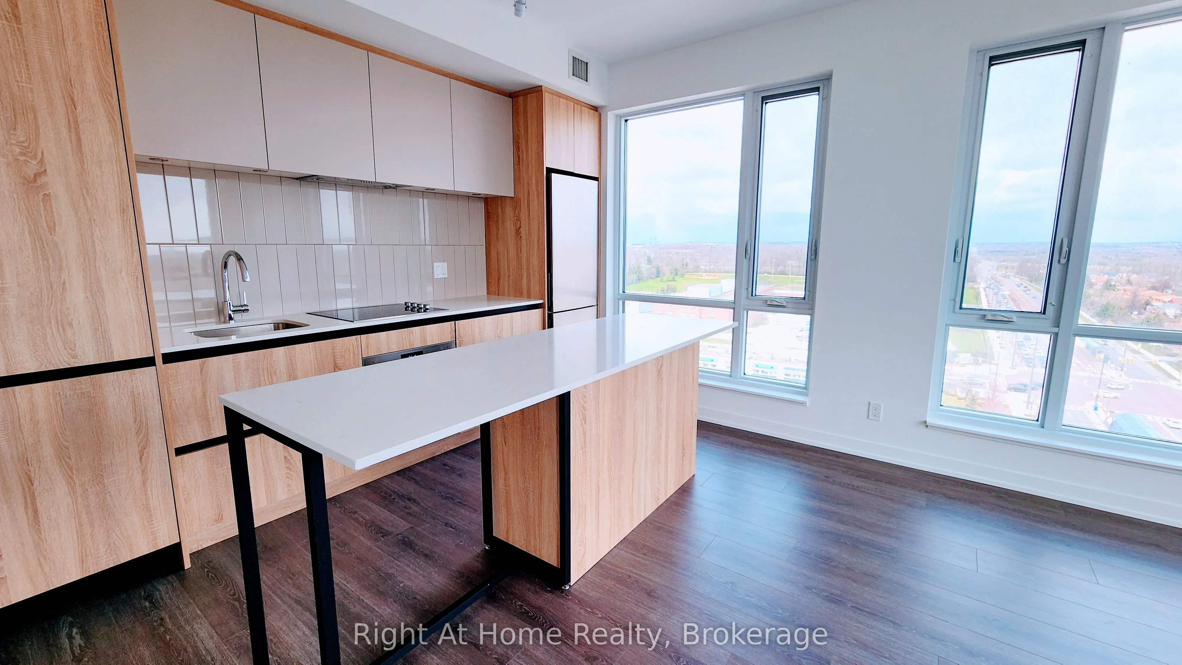 7950 BATHURST Street, #1204