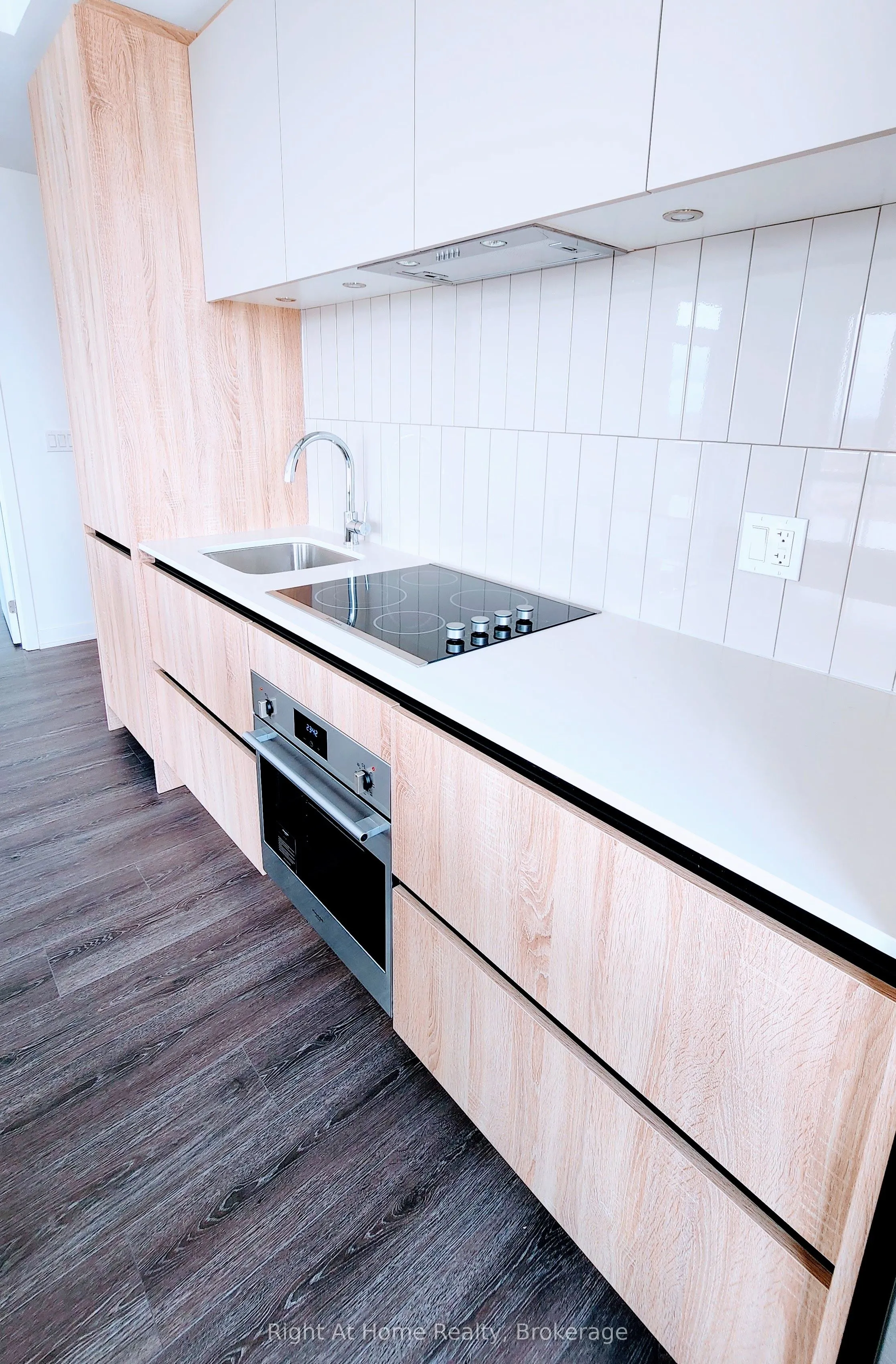 7950 BATHURST Street, #1204