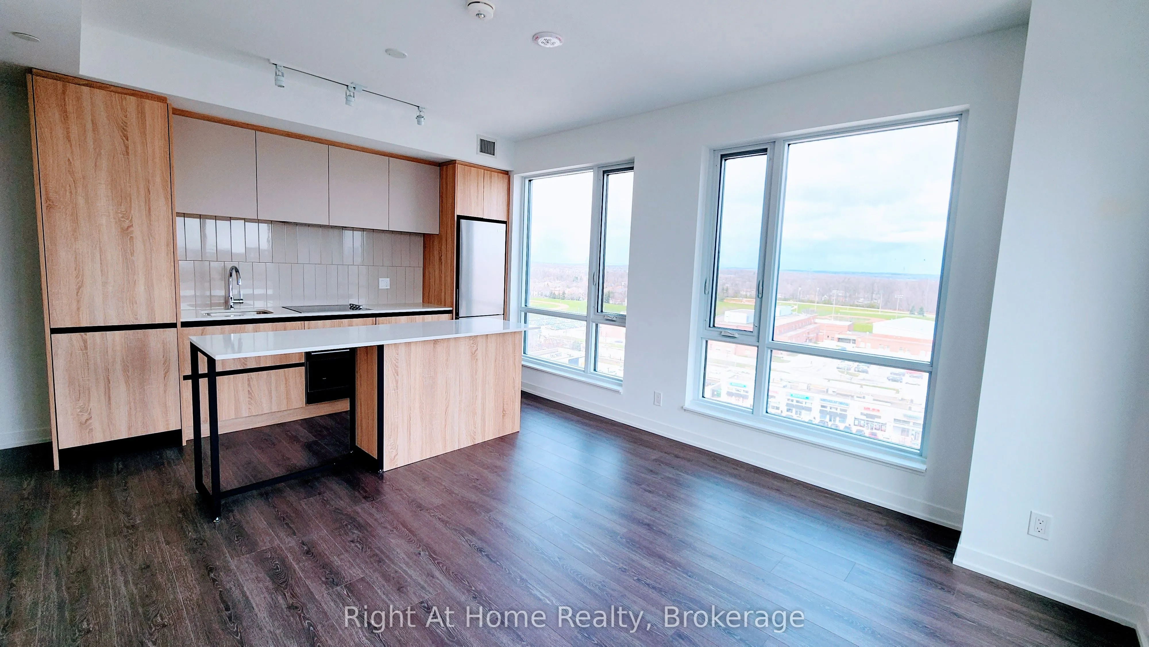 7950 BATHURST Street, #1204
