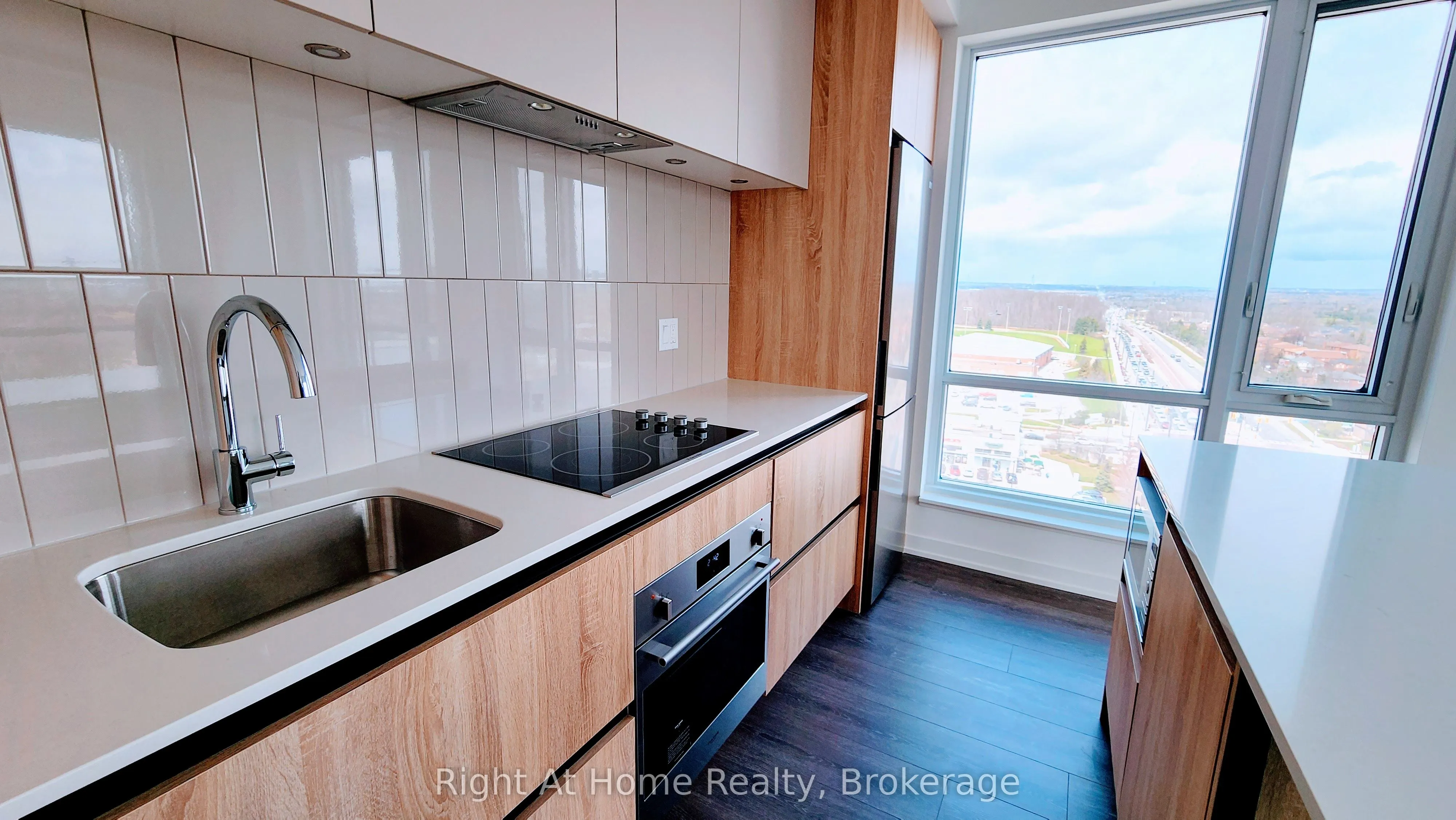 7950 BATHURST Street, #1204