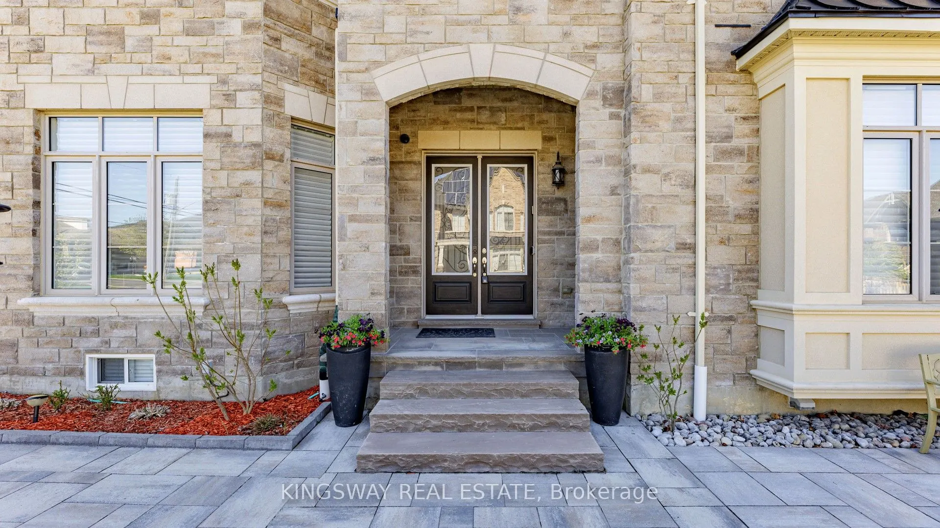 70 Bond Crescent