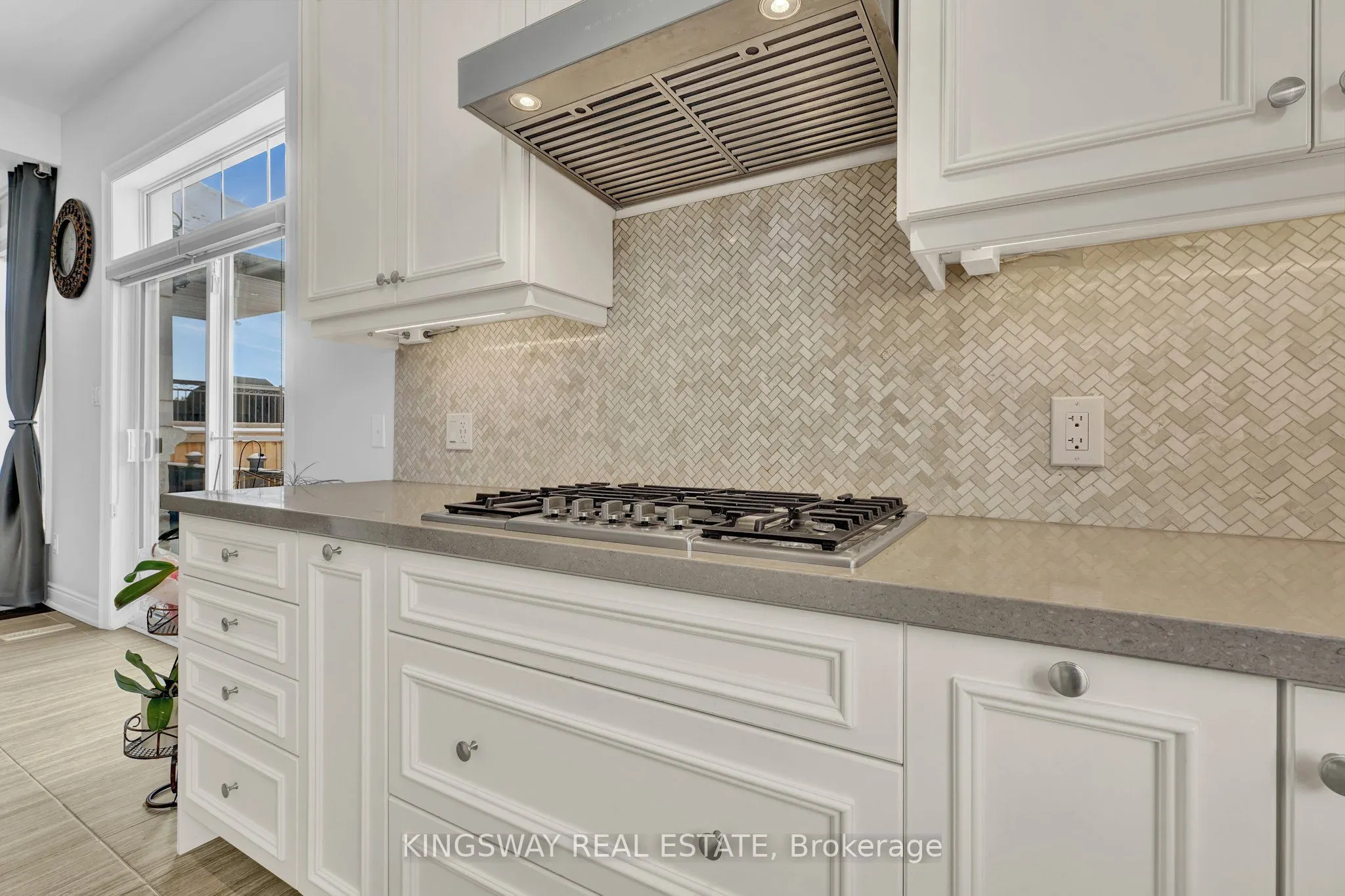 70 Bond Crescent