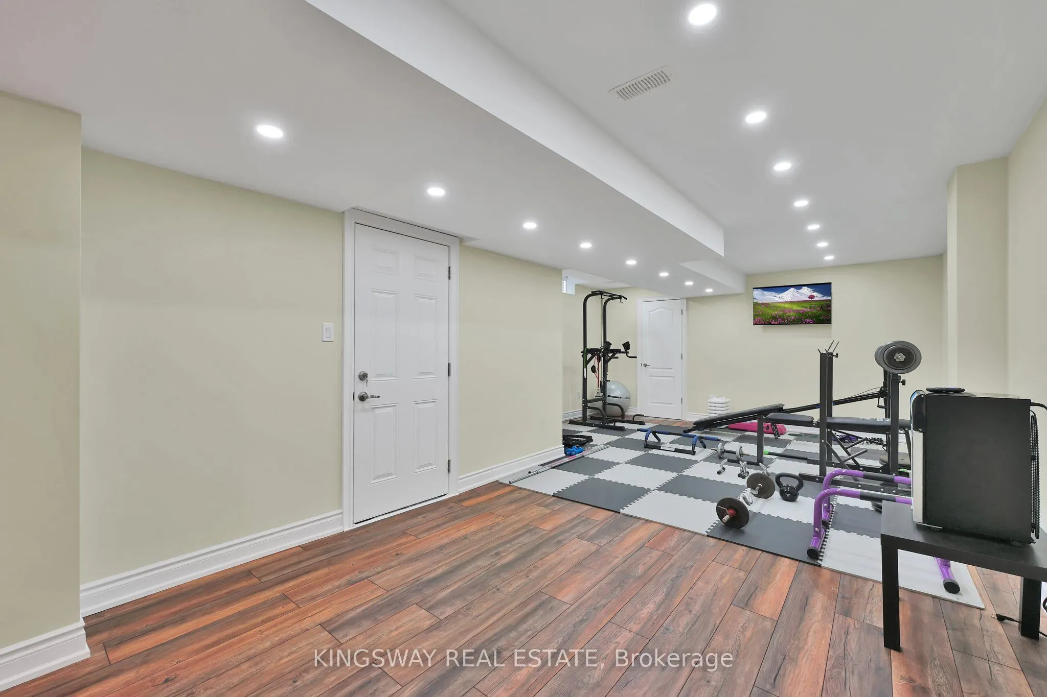 70 Bond Crescent