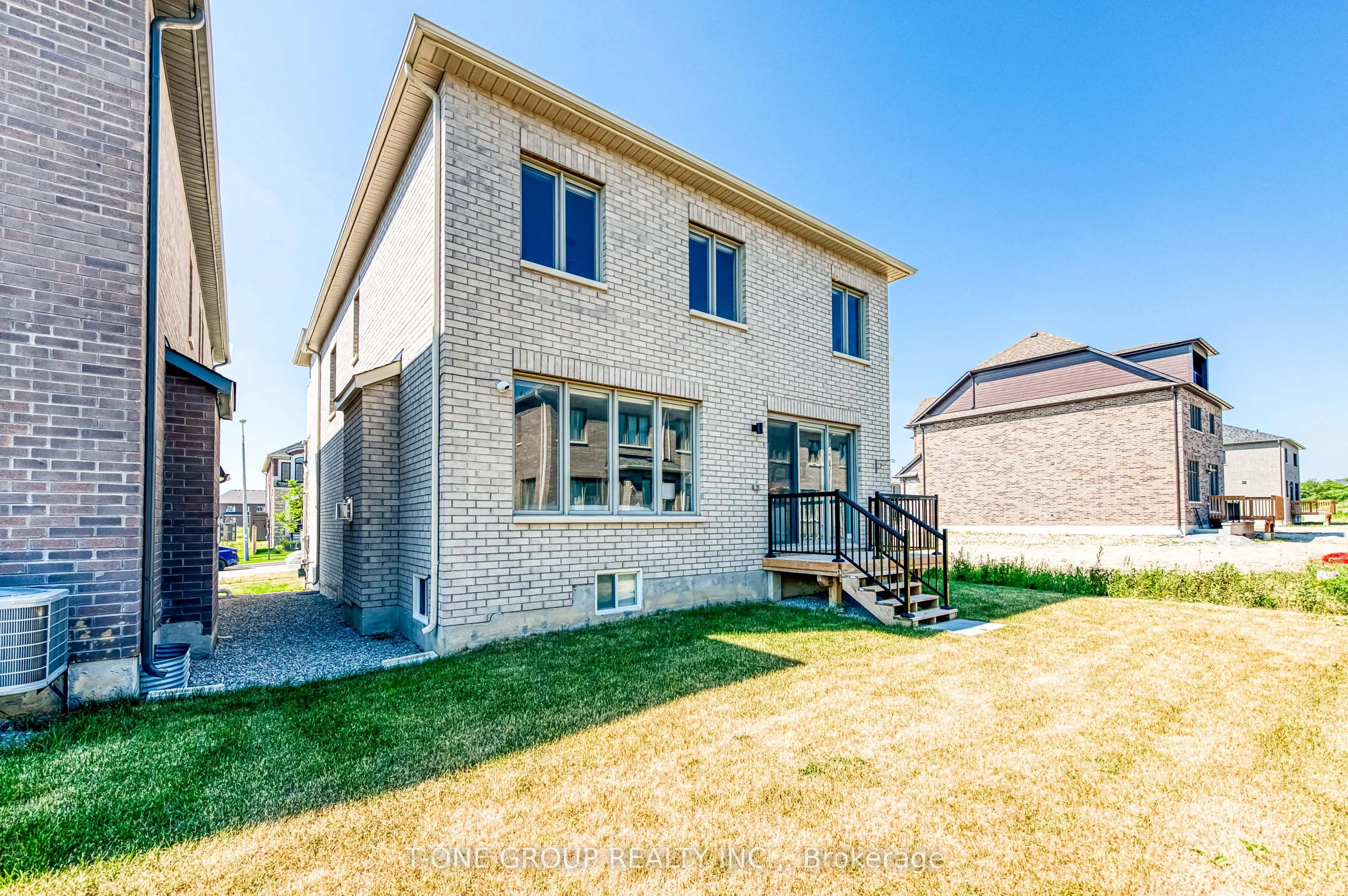 16 Longworth Avenue