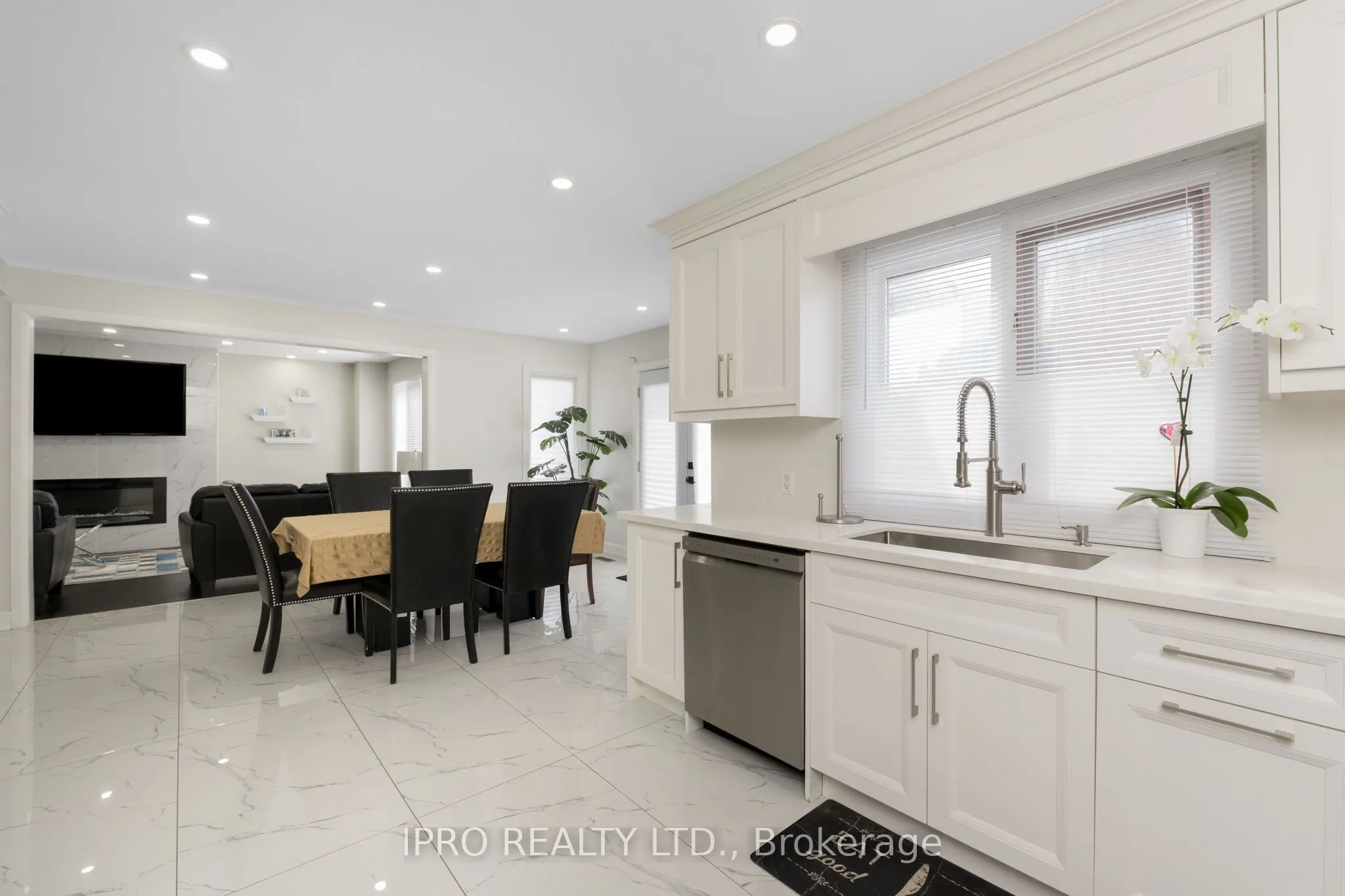 108 Zinnia Place