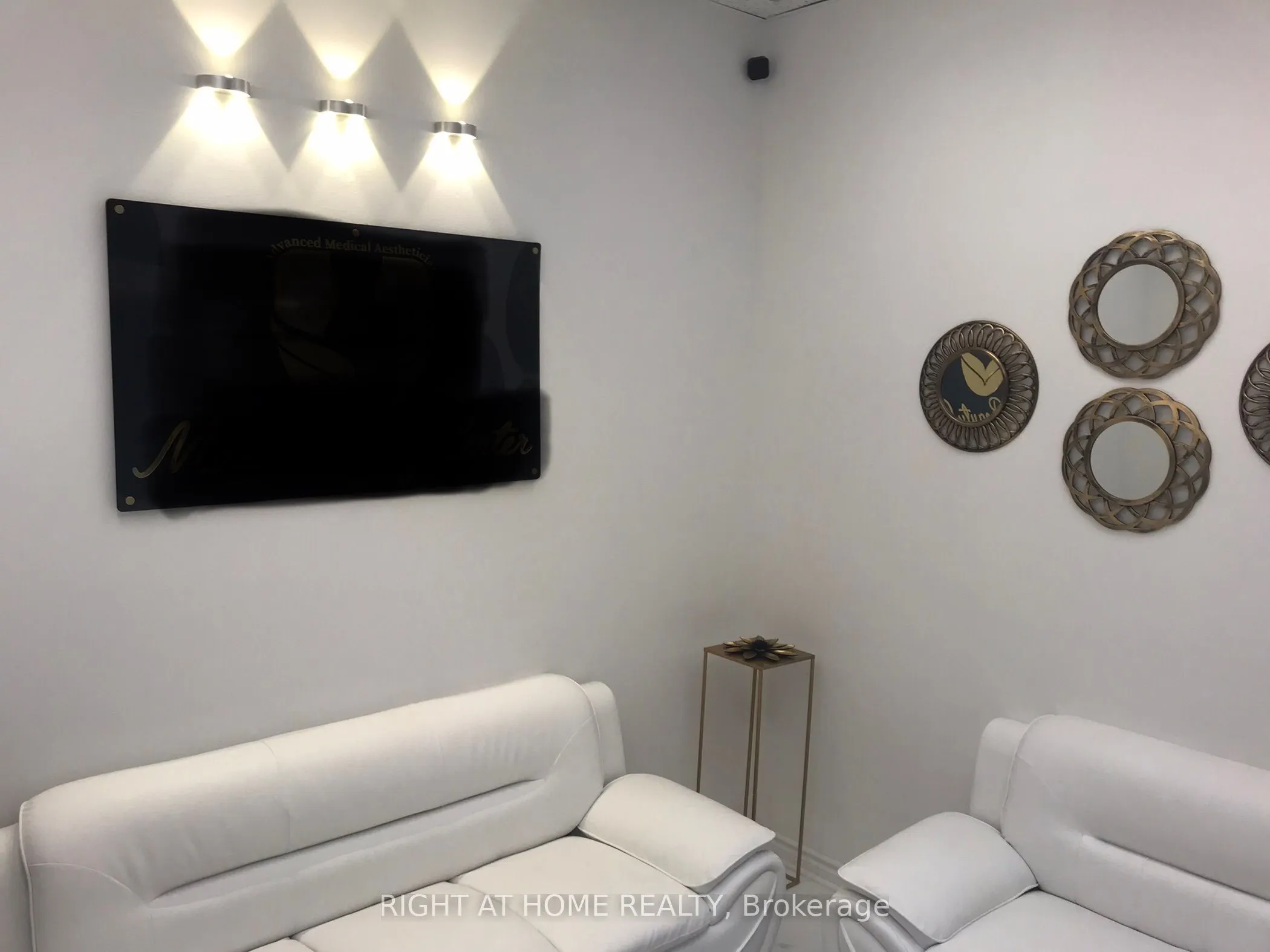10168 Yonge Street, #204