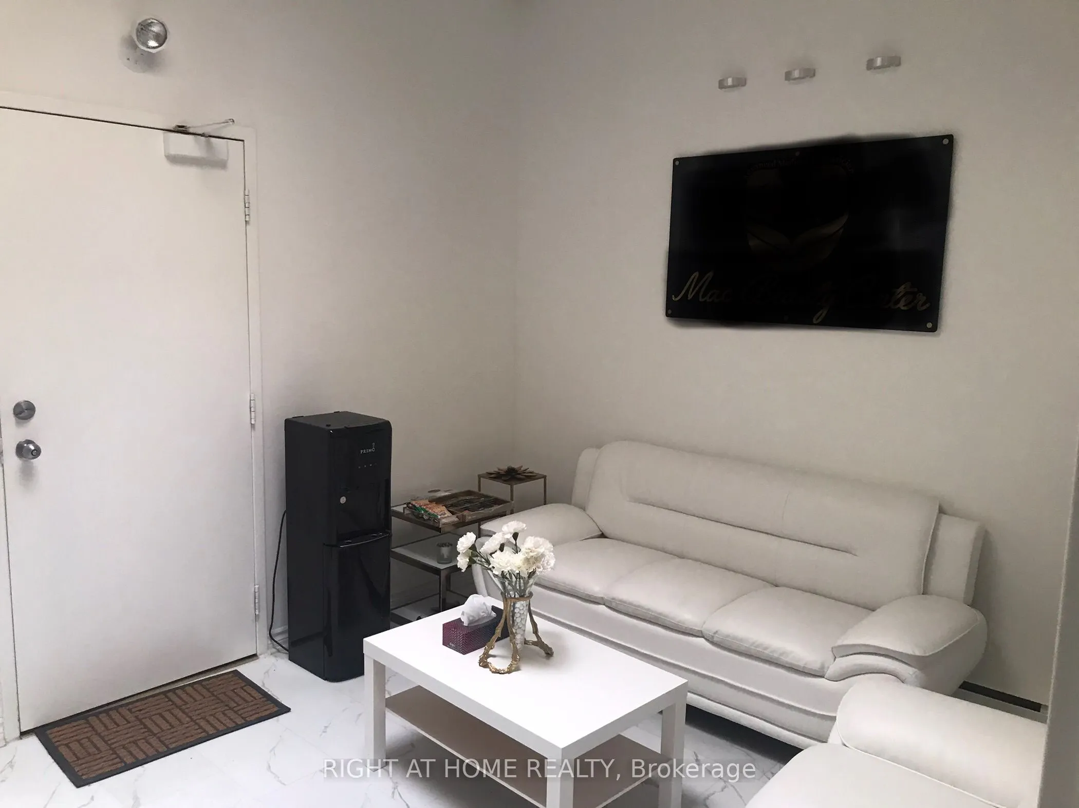 10168 Yonge Street, #204