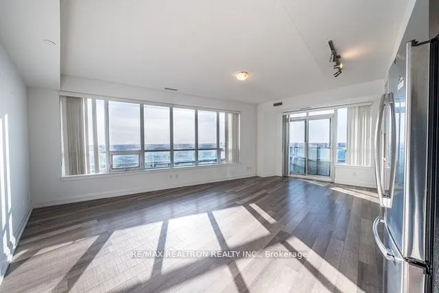 7171 Yonge Street, #PH0305