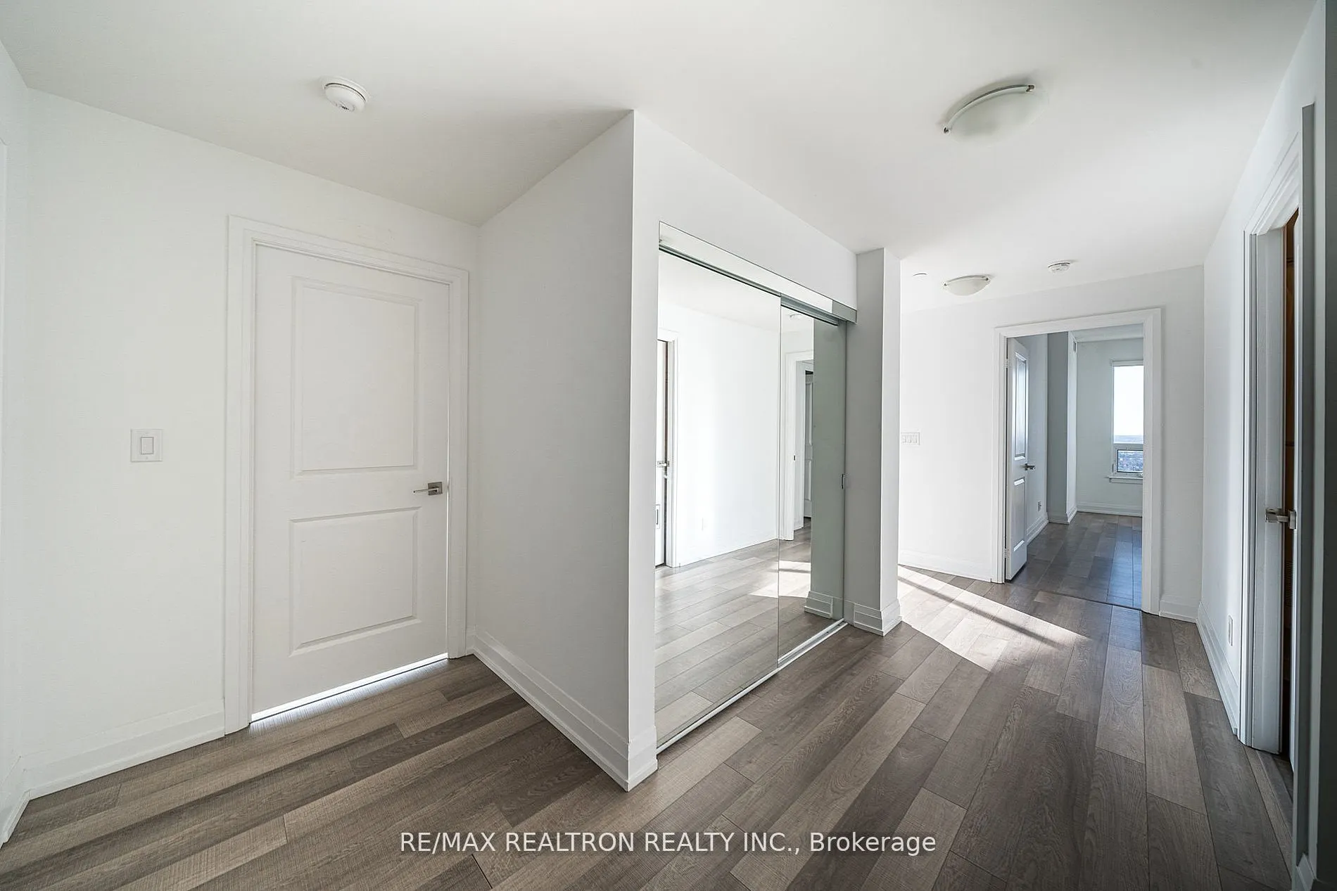 7171 Yonge Street, #PH0305