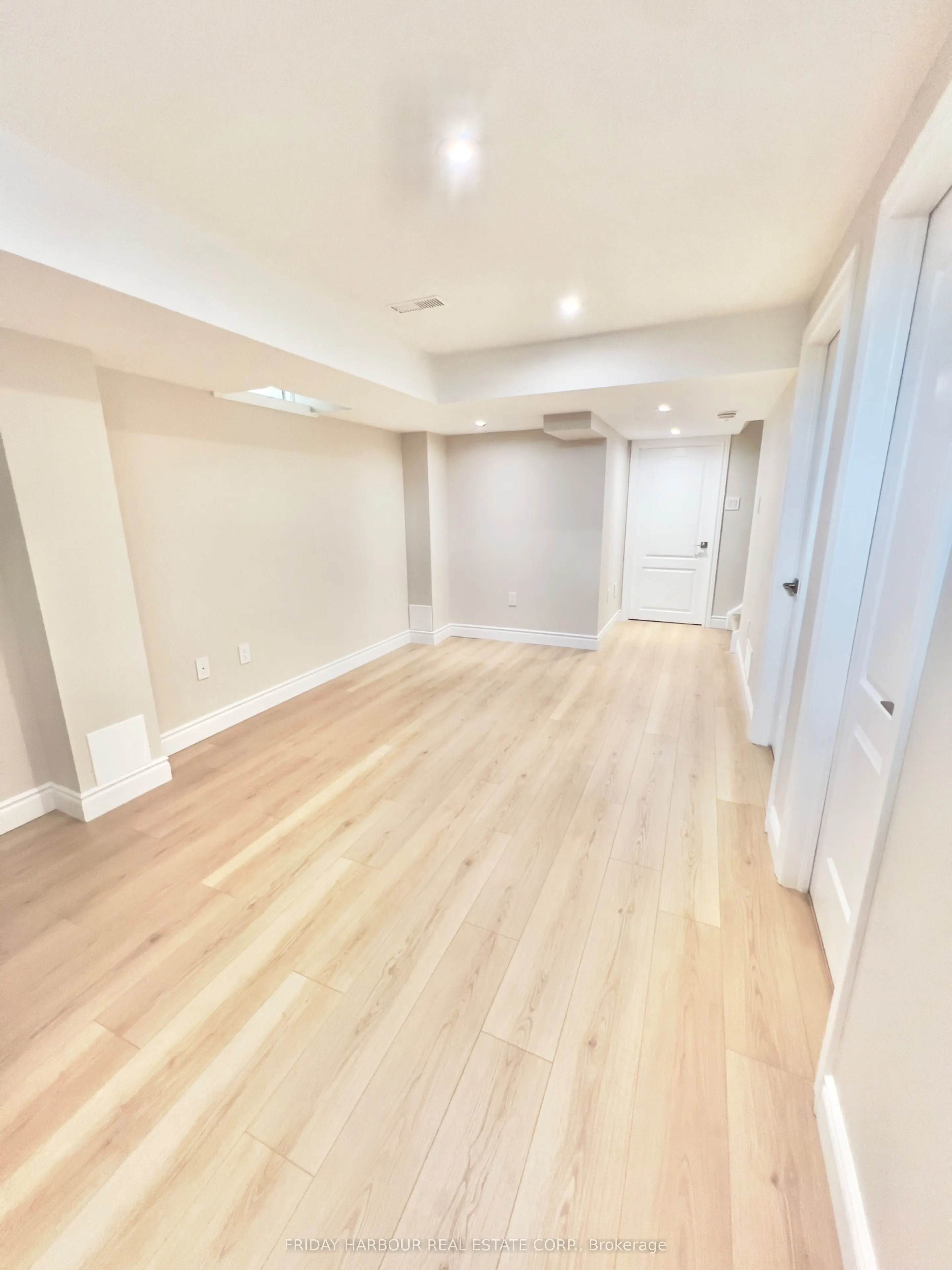 16 Admiral Crescent