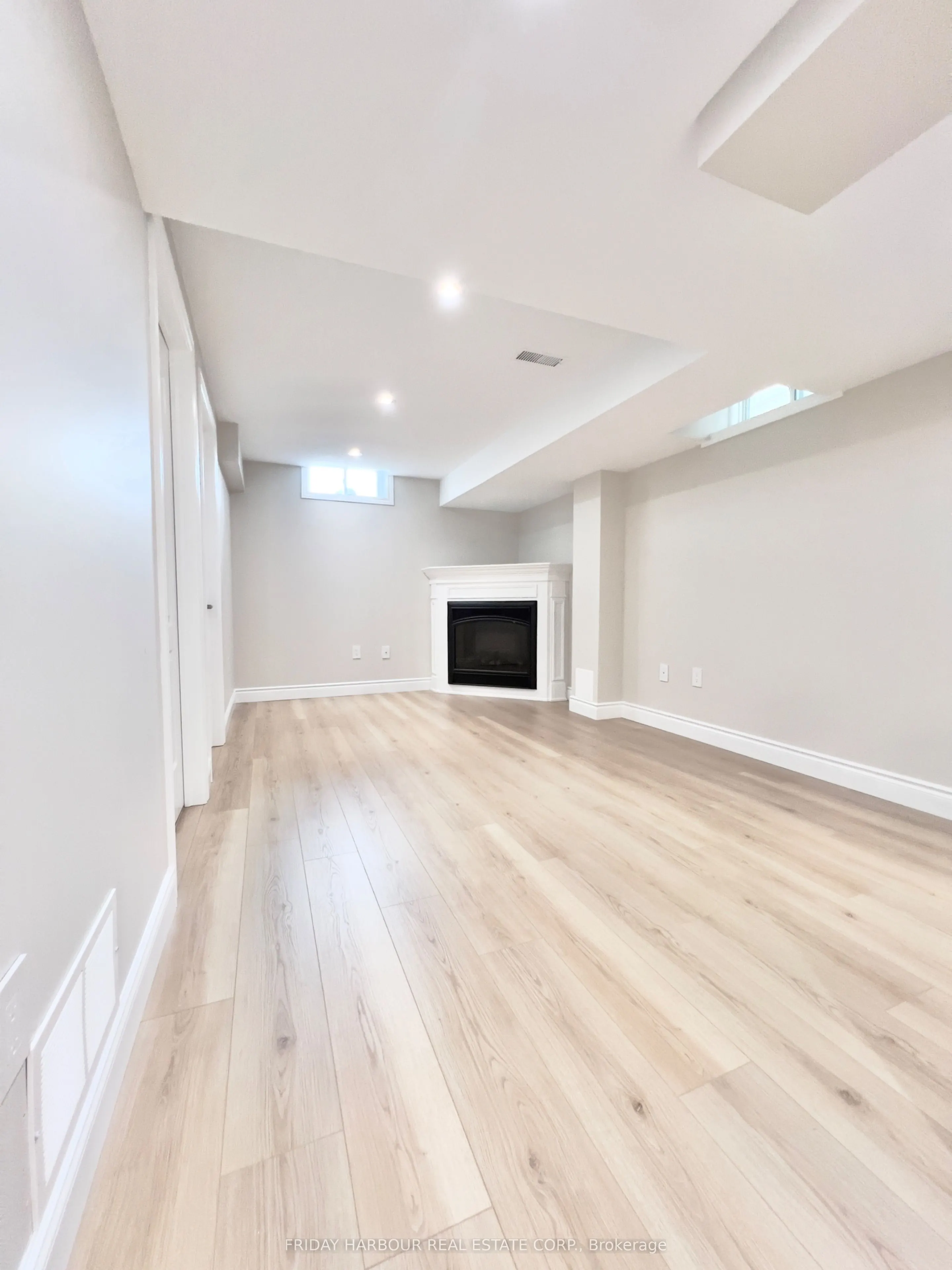16 Admiral Crescent