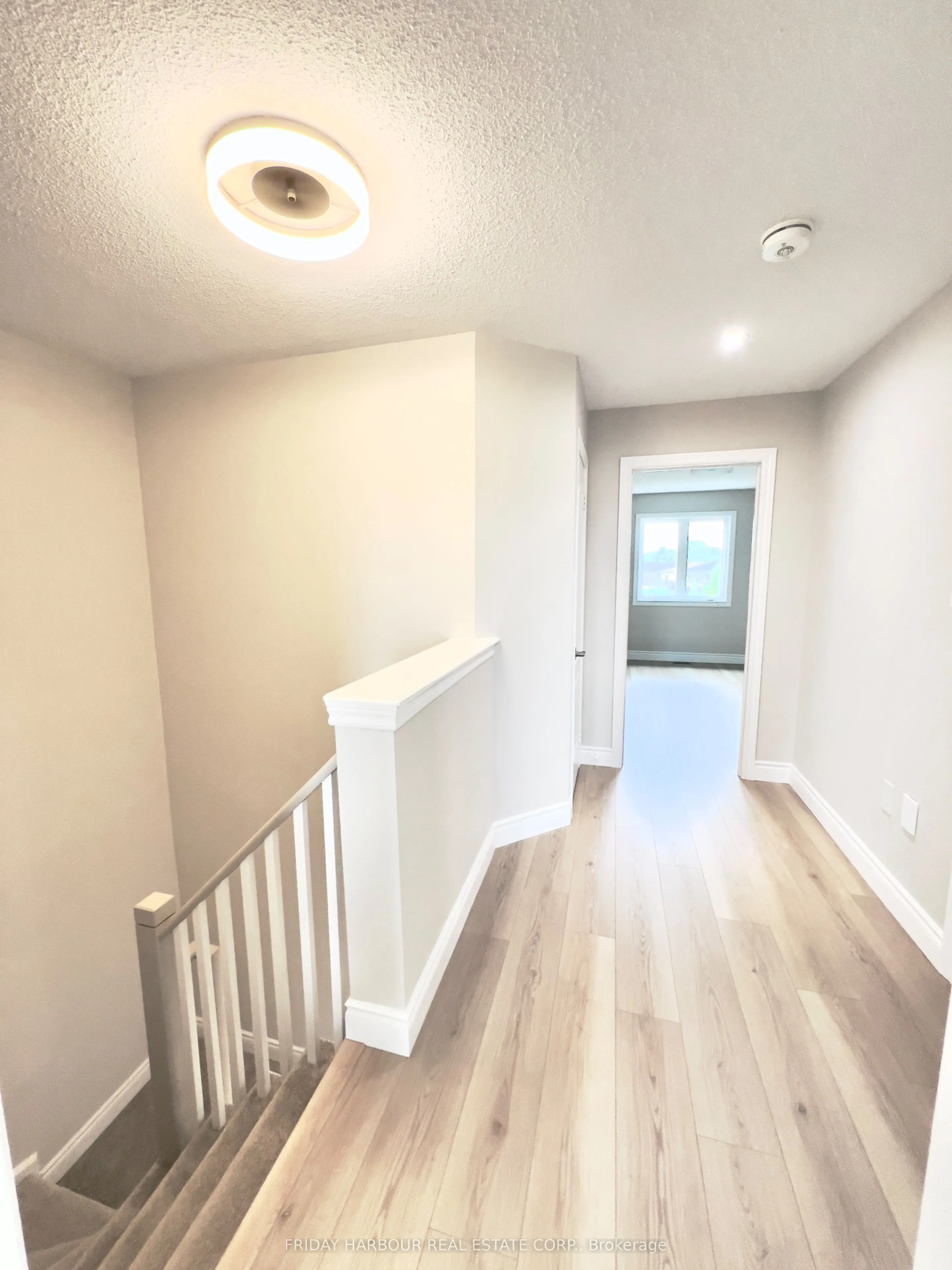 16 Admiral Crescent