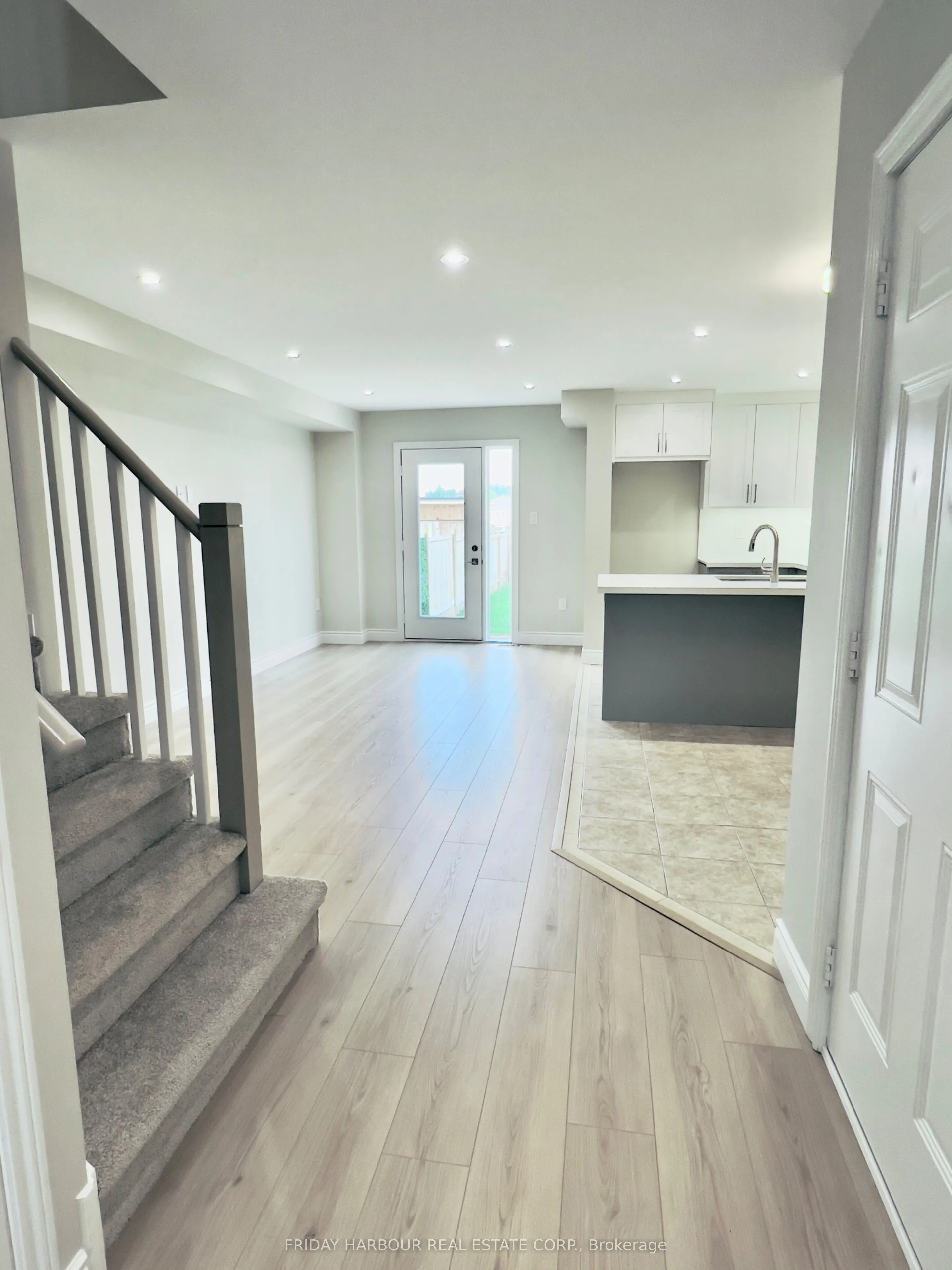 16 Admiral Crescent