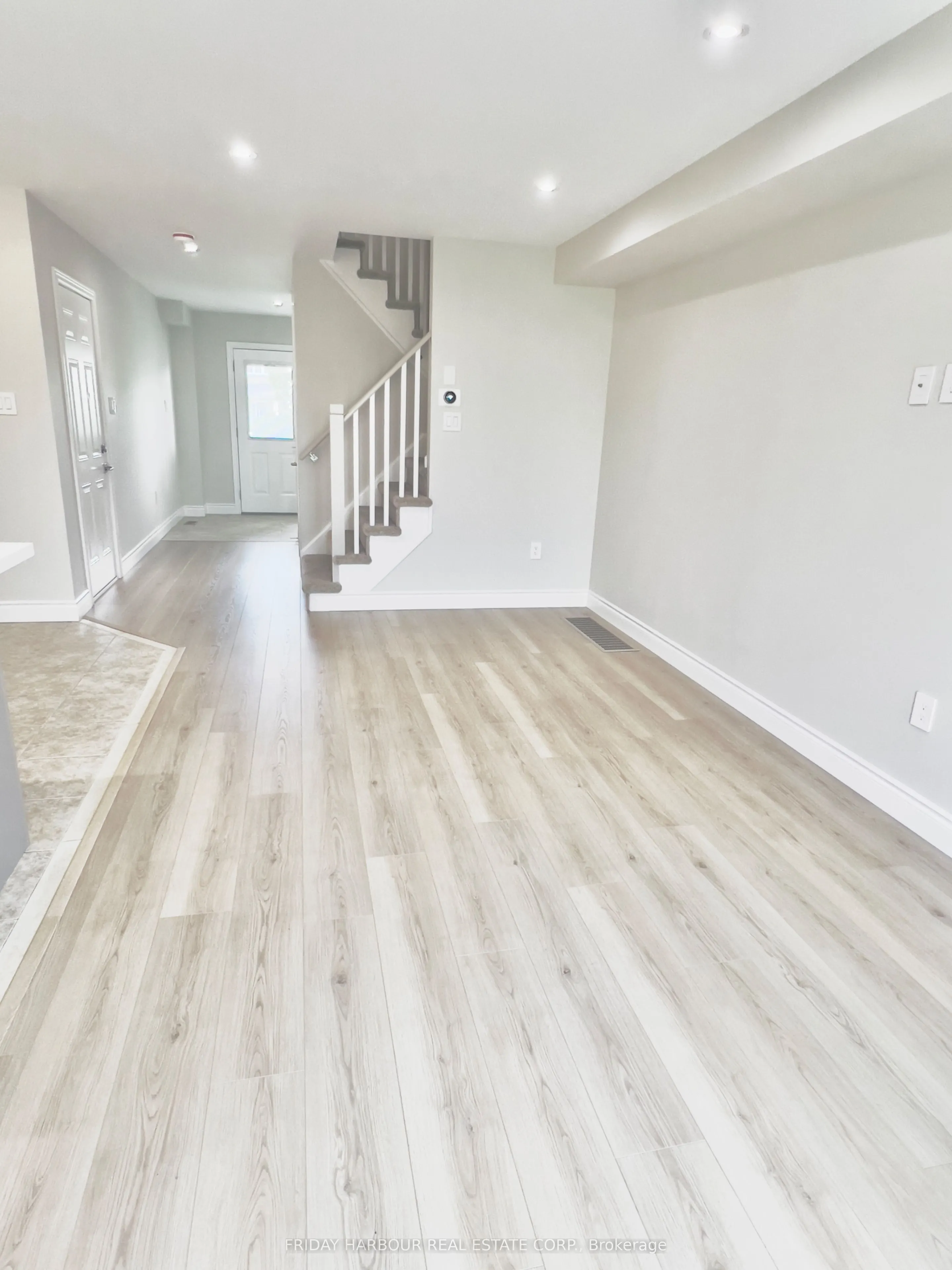 16 Admiral Crescent