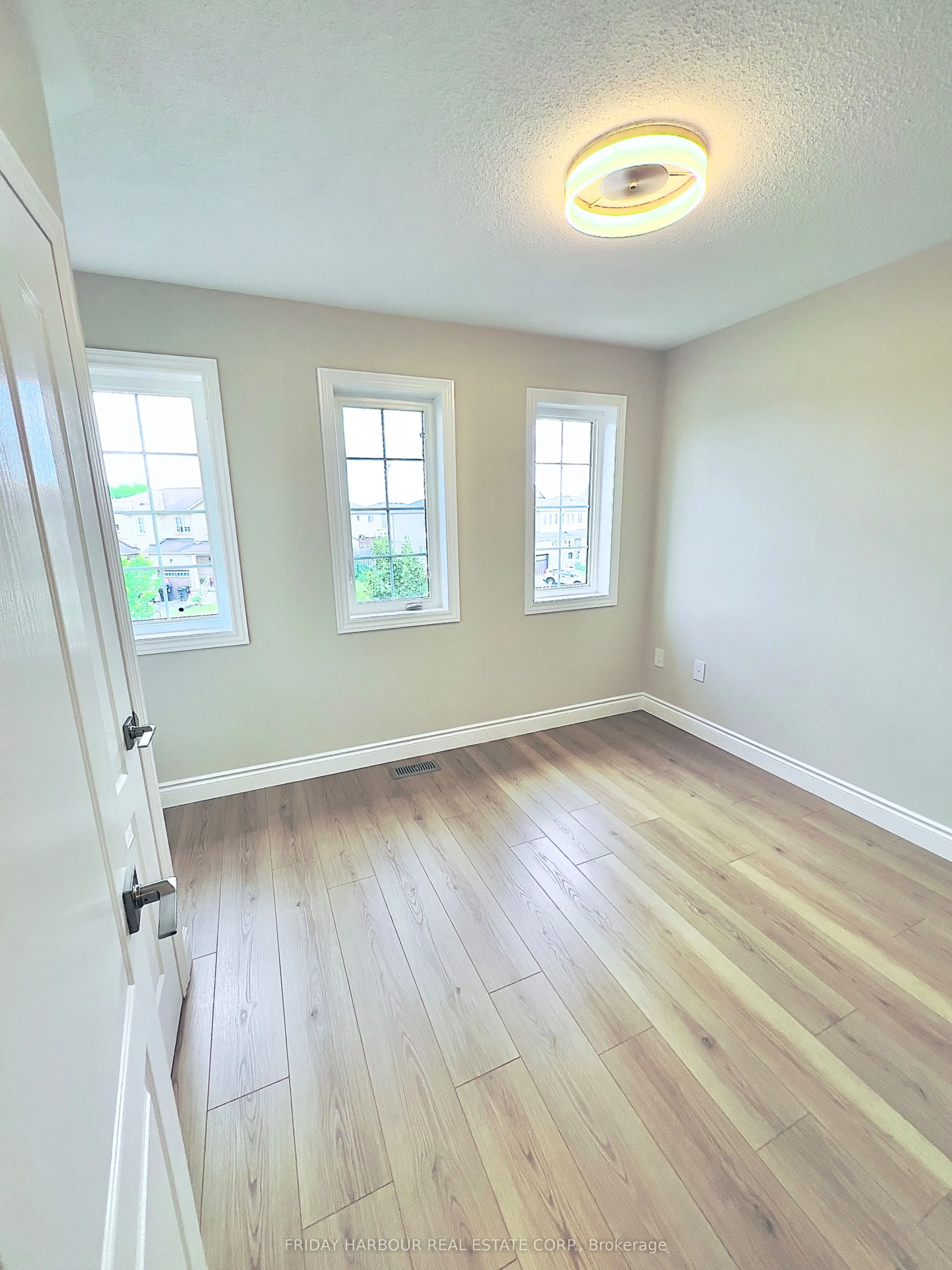 16 Admiral Crescent
