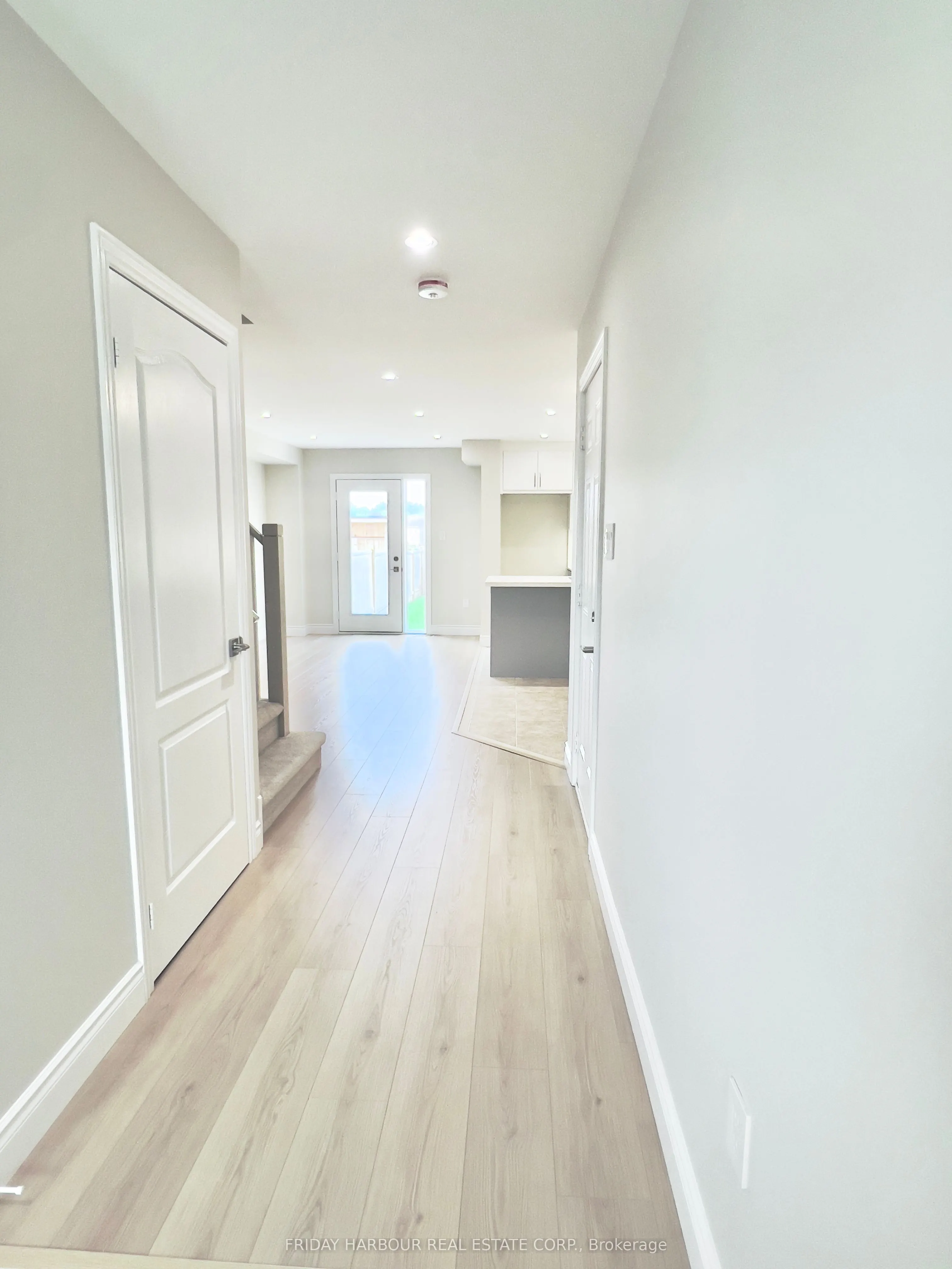 16 Admiral Crescent