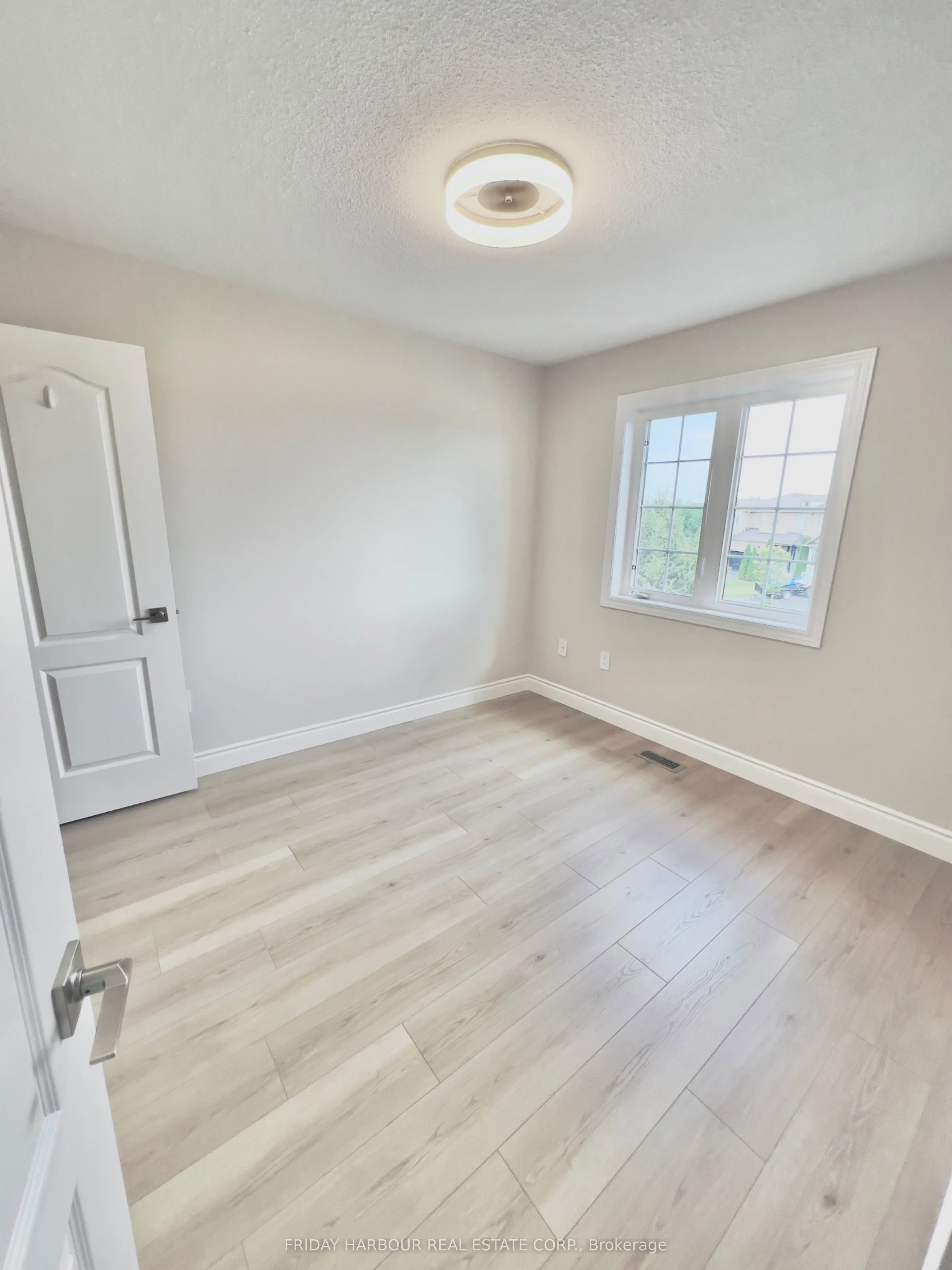 16 Admiral Crescent