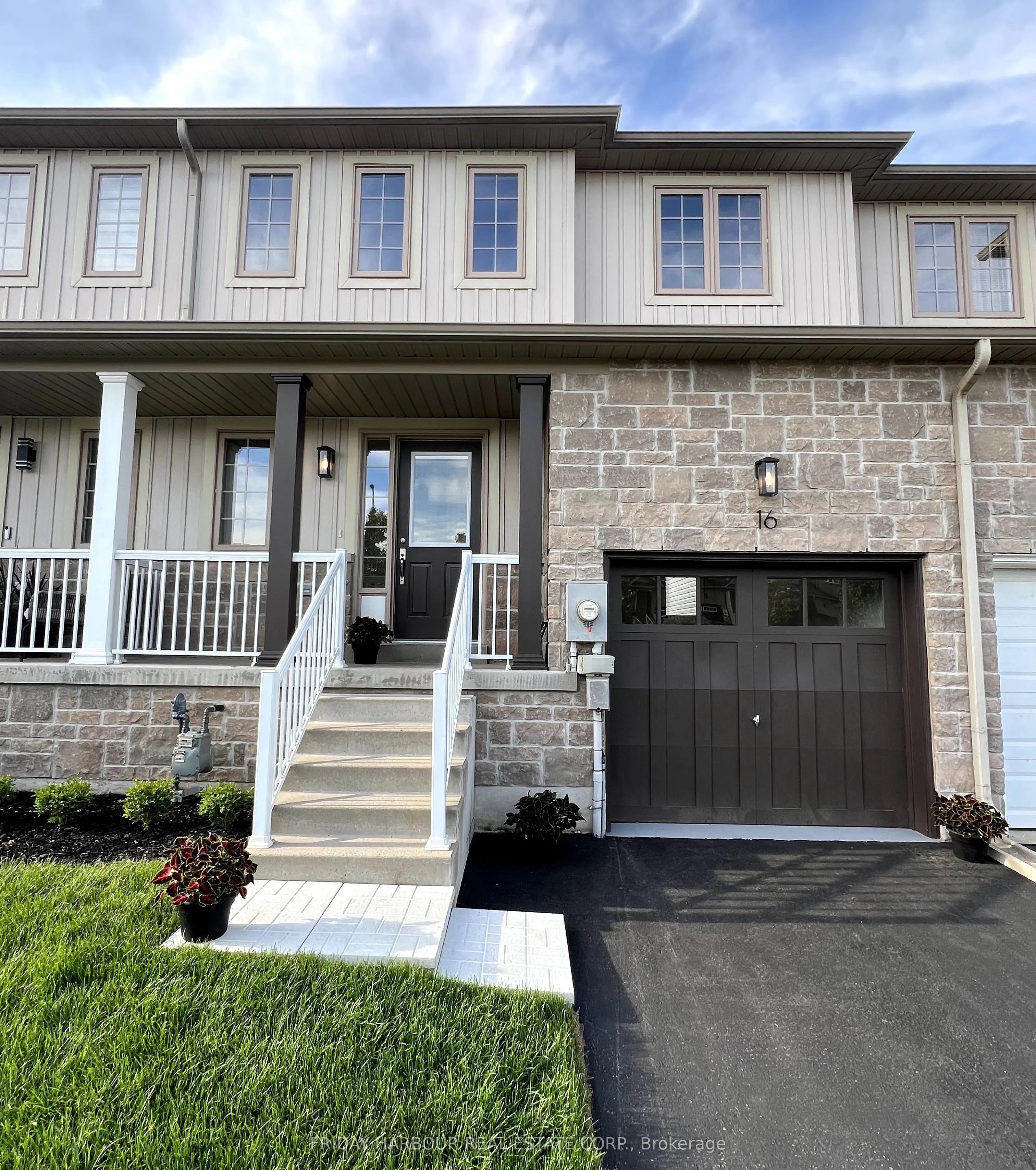 16 Admiral Crescent